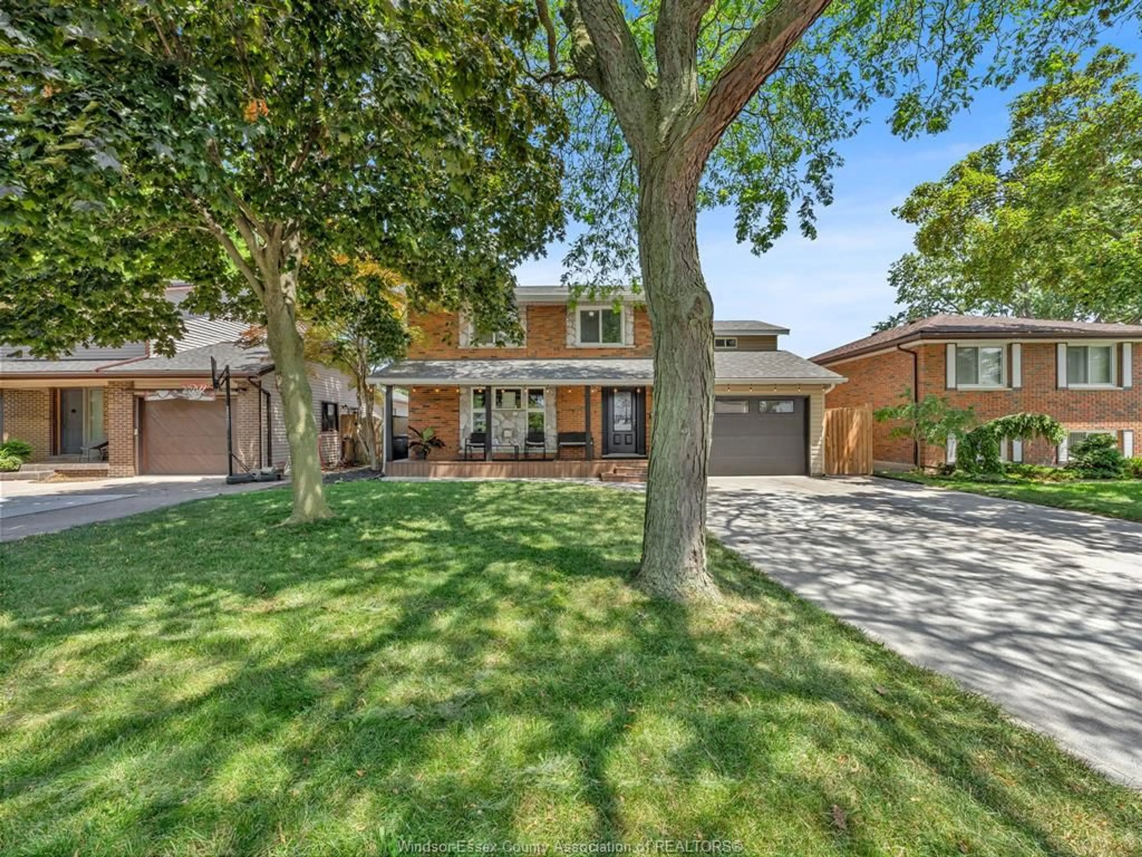 A pic from outside/outdoor area/front of a property/back of a property/a pic from drone, street for 1216 COVENTRY, Windsor Ontario N8S 2W9