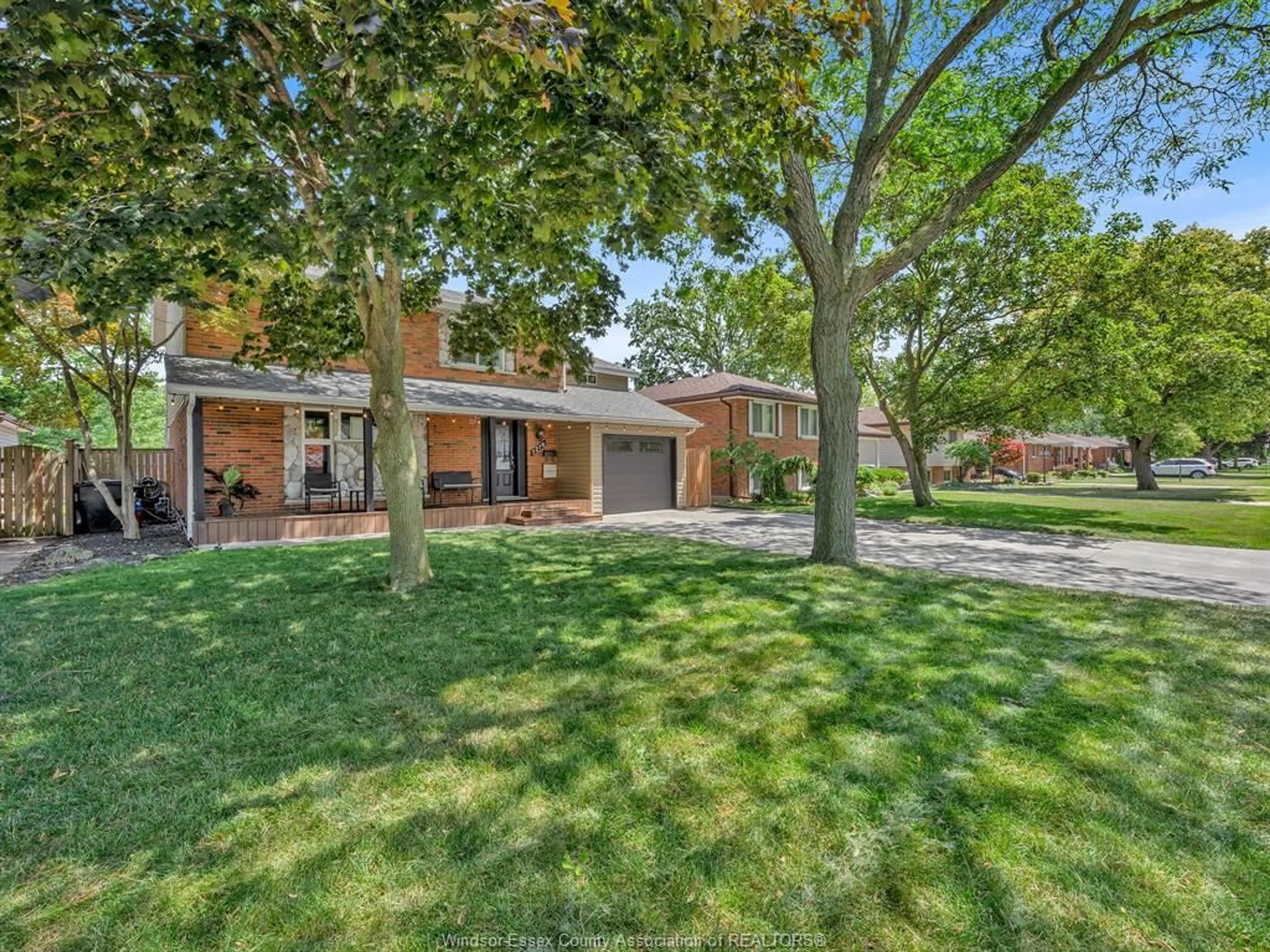 A pic from outside/outdoor area/front of a property/back of a property/a pic from drone, street for 1216 COVENTRY, Windsor Ontario N8S 2W9