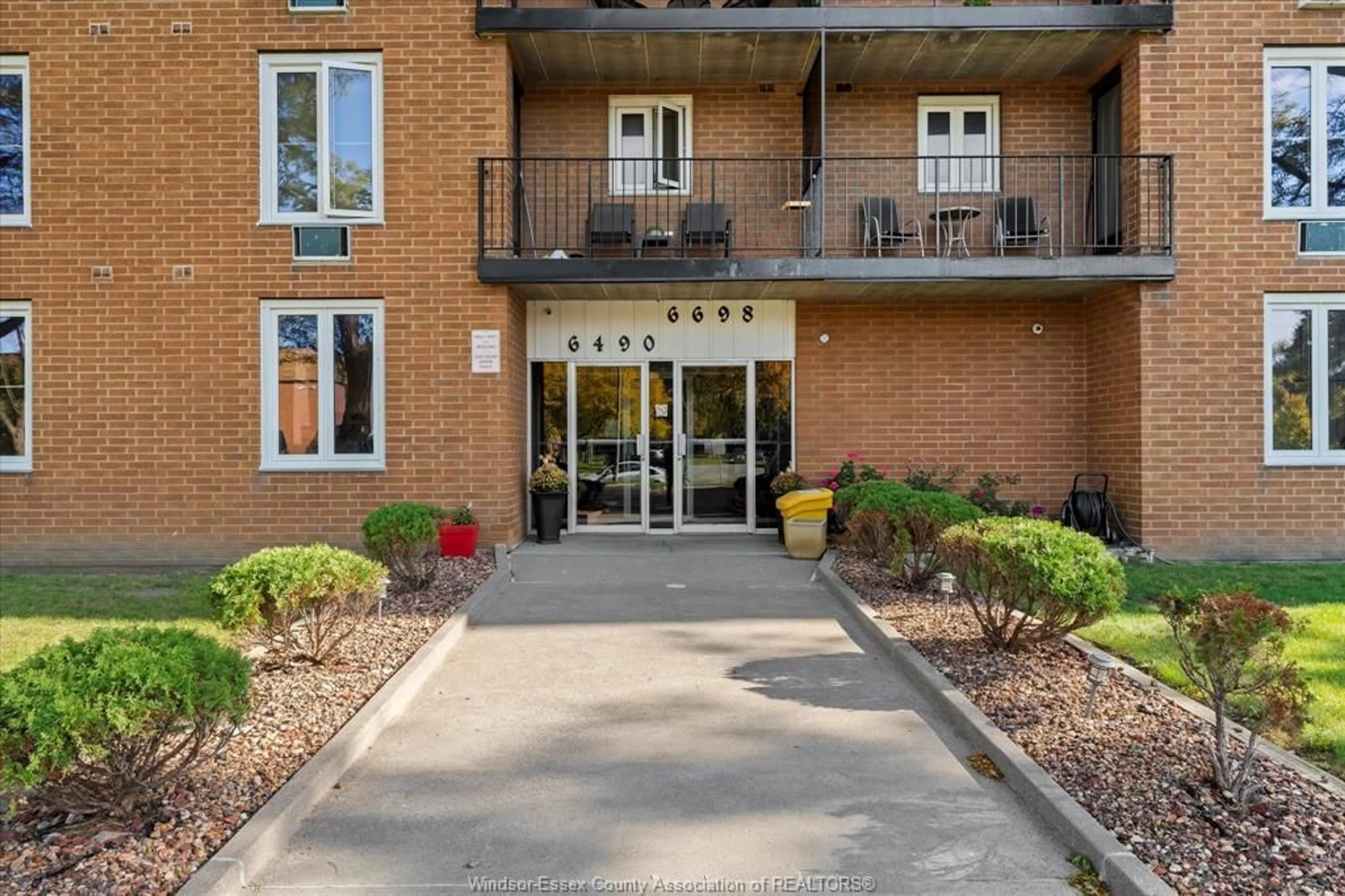 Unknown for 6638 THORNBERRY Cres, Windsor Ontario N8T 2X2