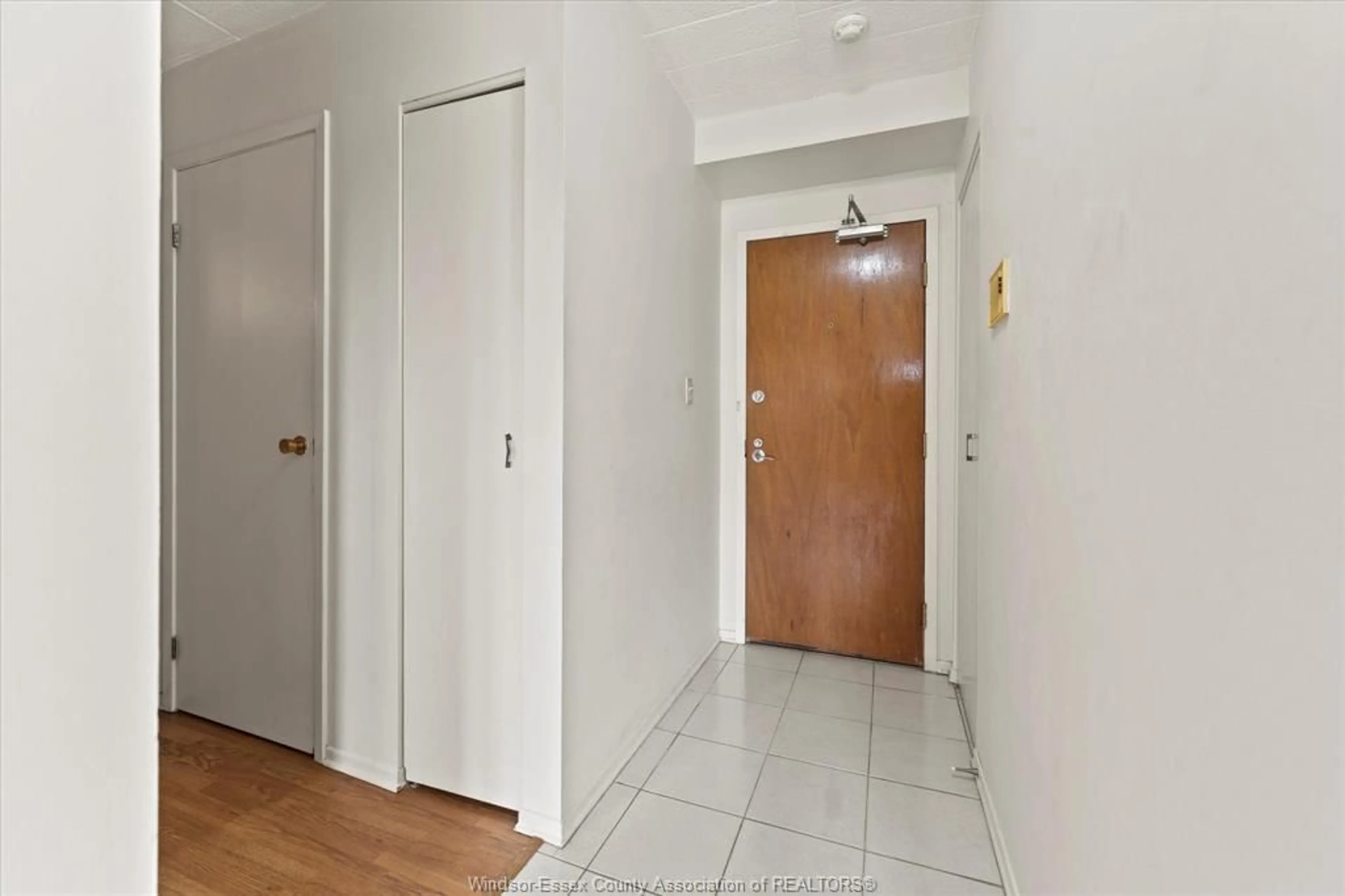 Indoor foyer for 6638 THORNBERRY Cres, Windsor Ontario N8T 2X2