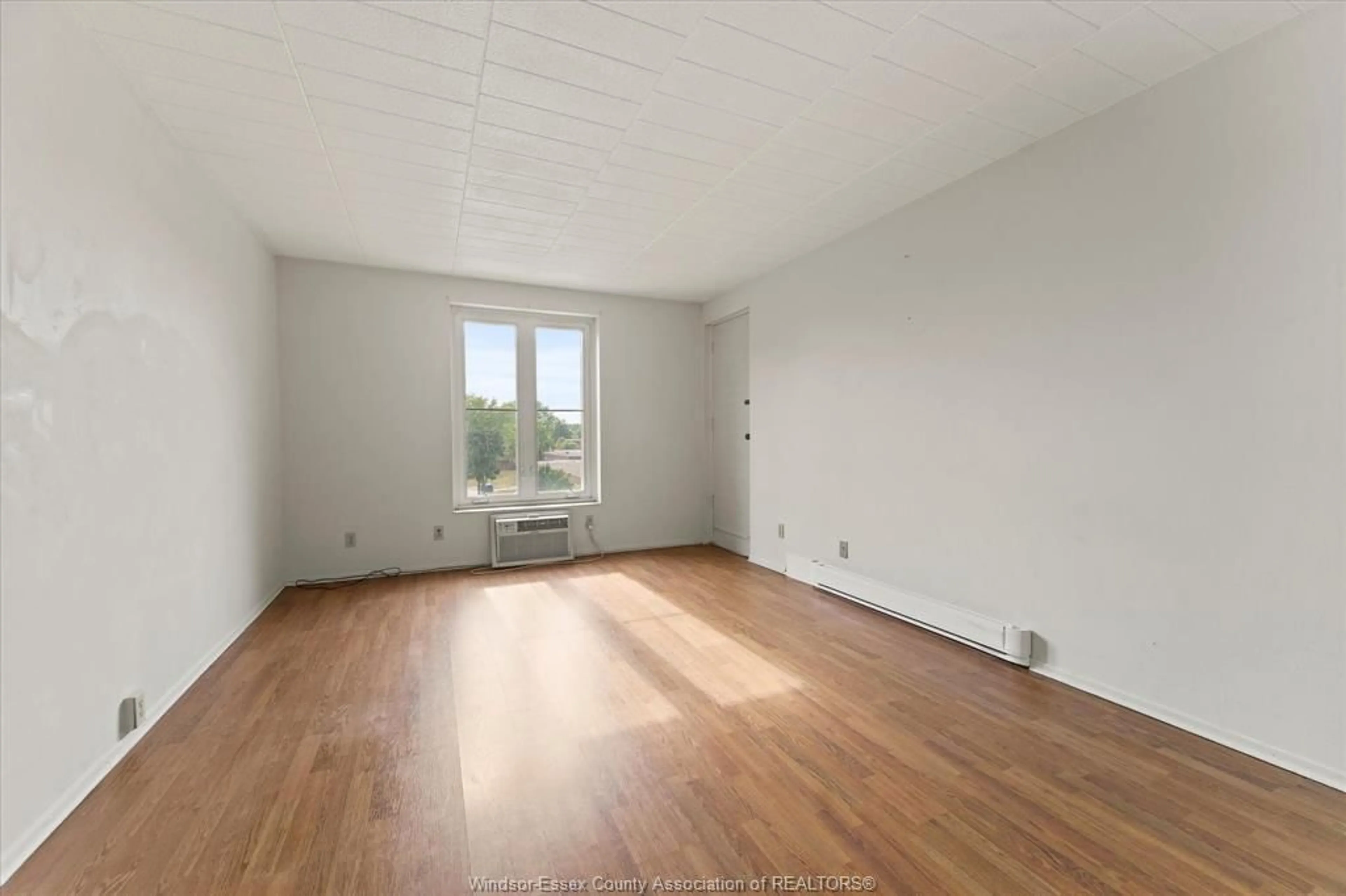 A pic of a room for 6638 THORNBERRY Cres, Windsor Ontario N8T 2X2