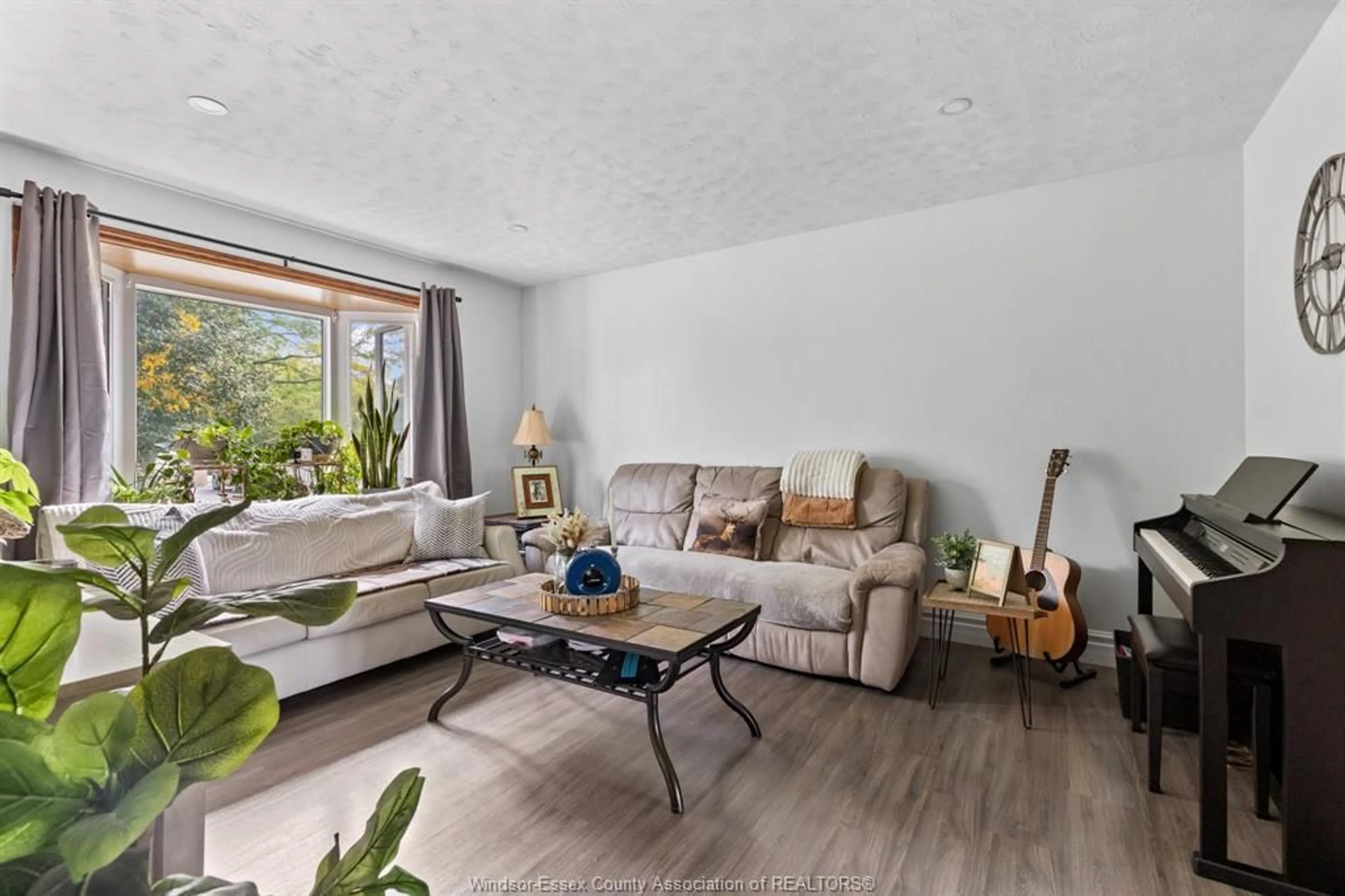 Living room with furniture, unknown for 6 TENNESSEE Cres, Amherstburg Ontario N9V 3S7