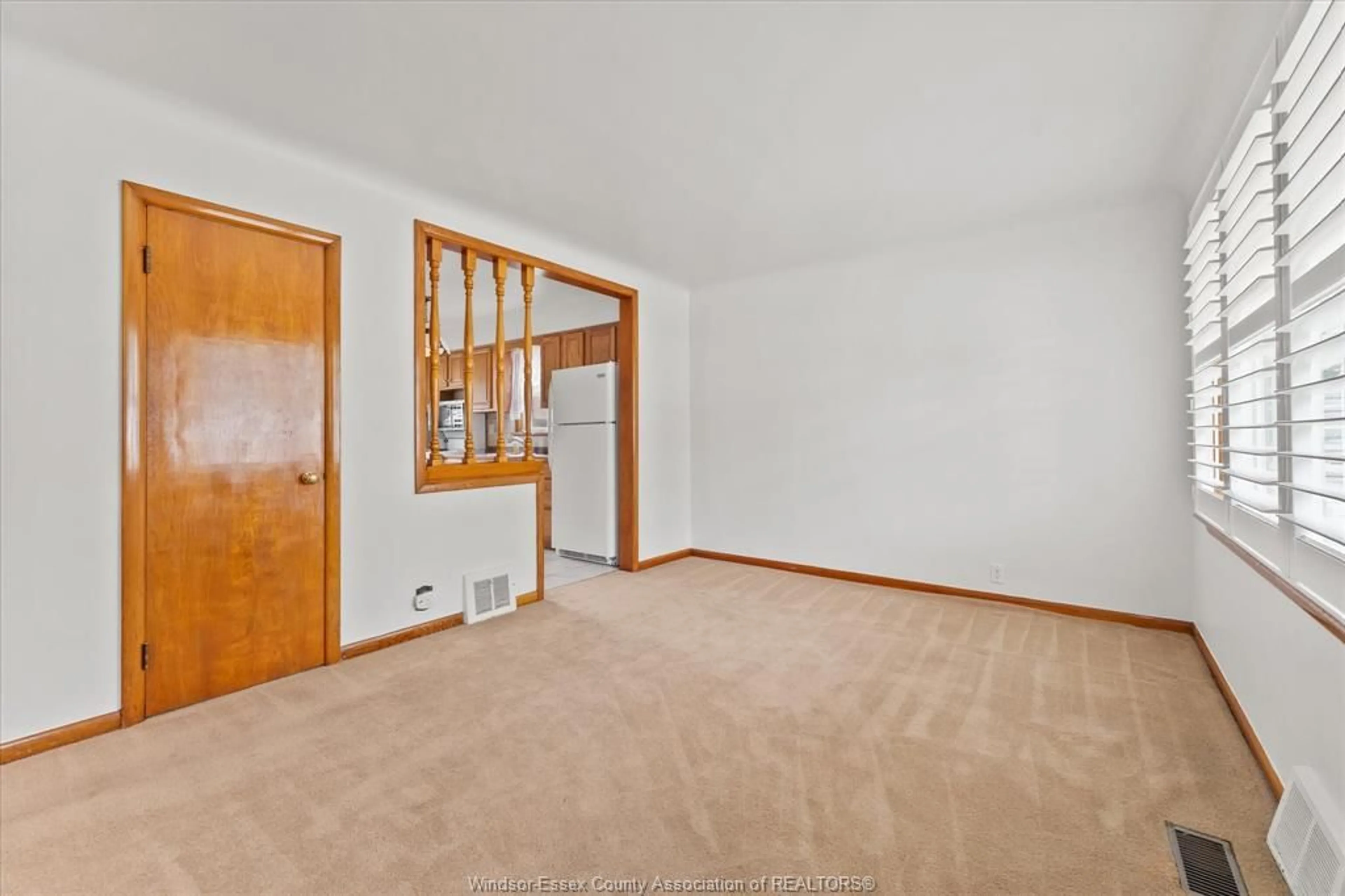 A pic of a room for 3783 BIRCH, Windsor Ontario N9C 1Z4