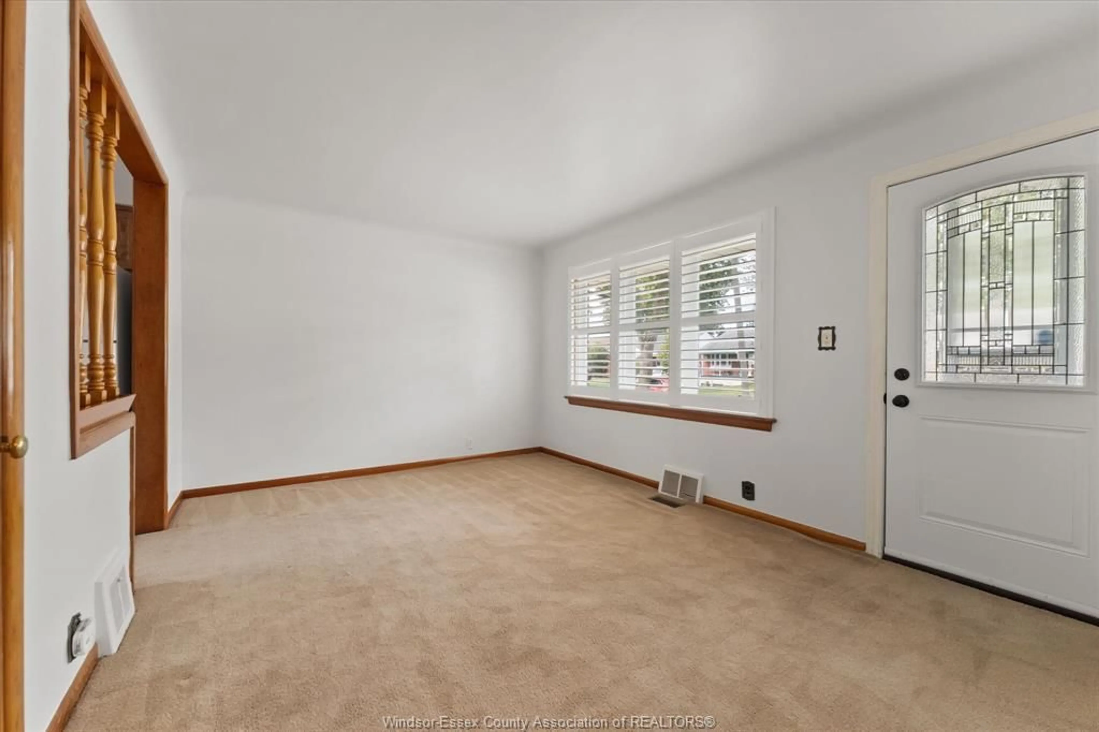 A pic of a room for 3783 BIRCH, Windsor Ontario N9C 1Z4