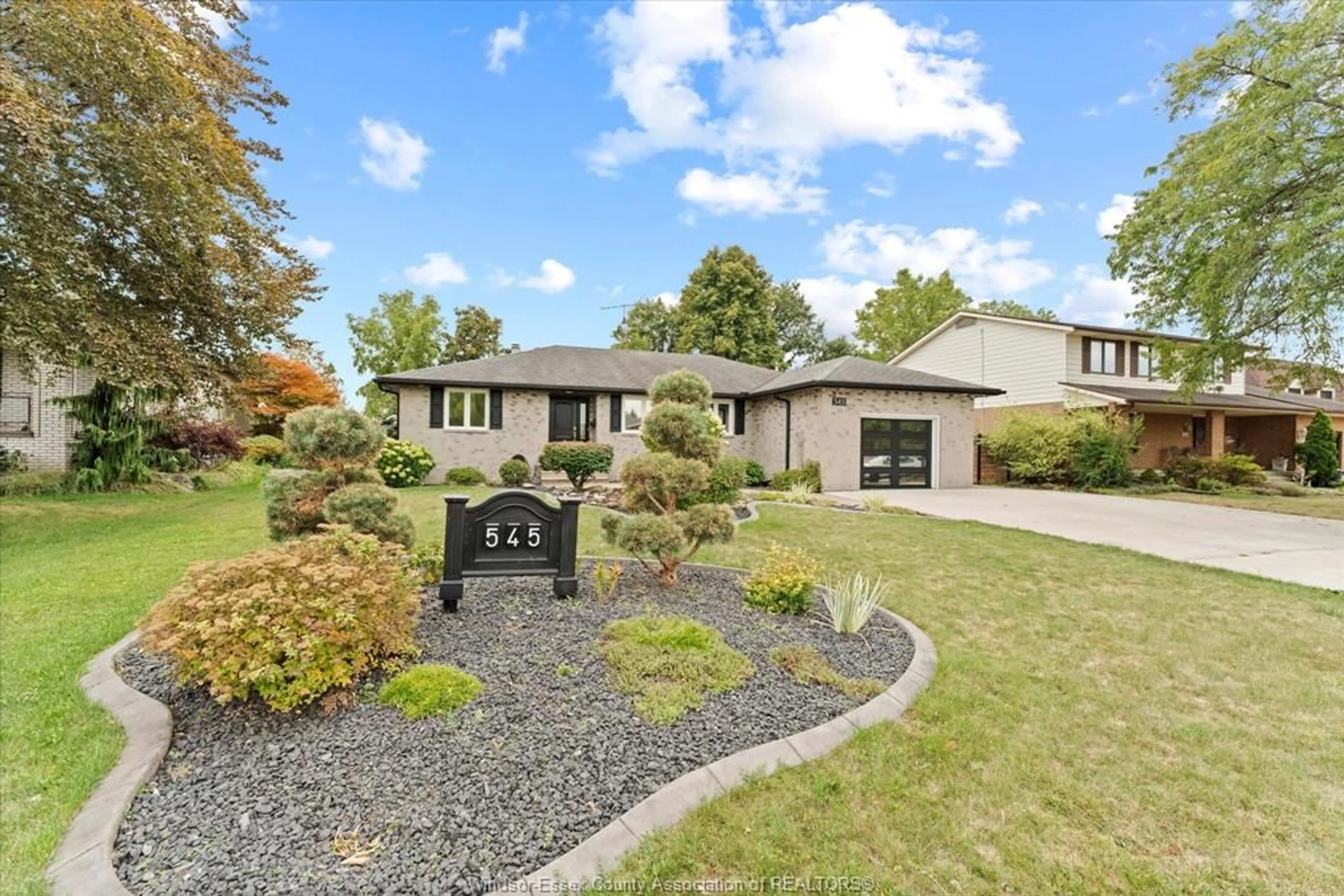 A pic from outside/outdoor area/front of a property/back of a property/a pic from drone, street for 545 DORSET, Tecumseh Ontario N8N 3N2