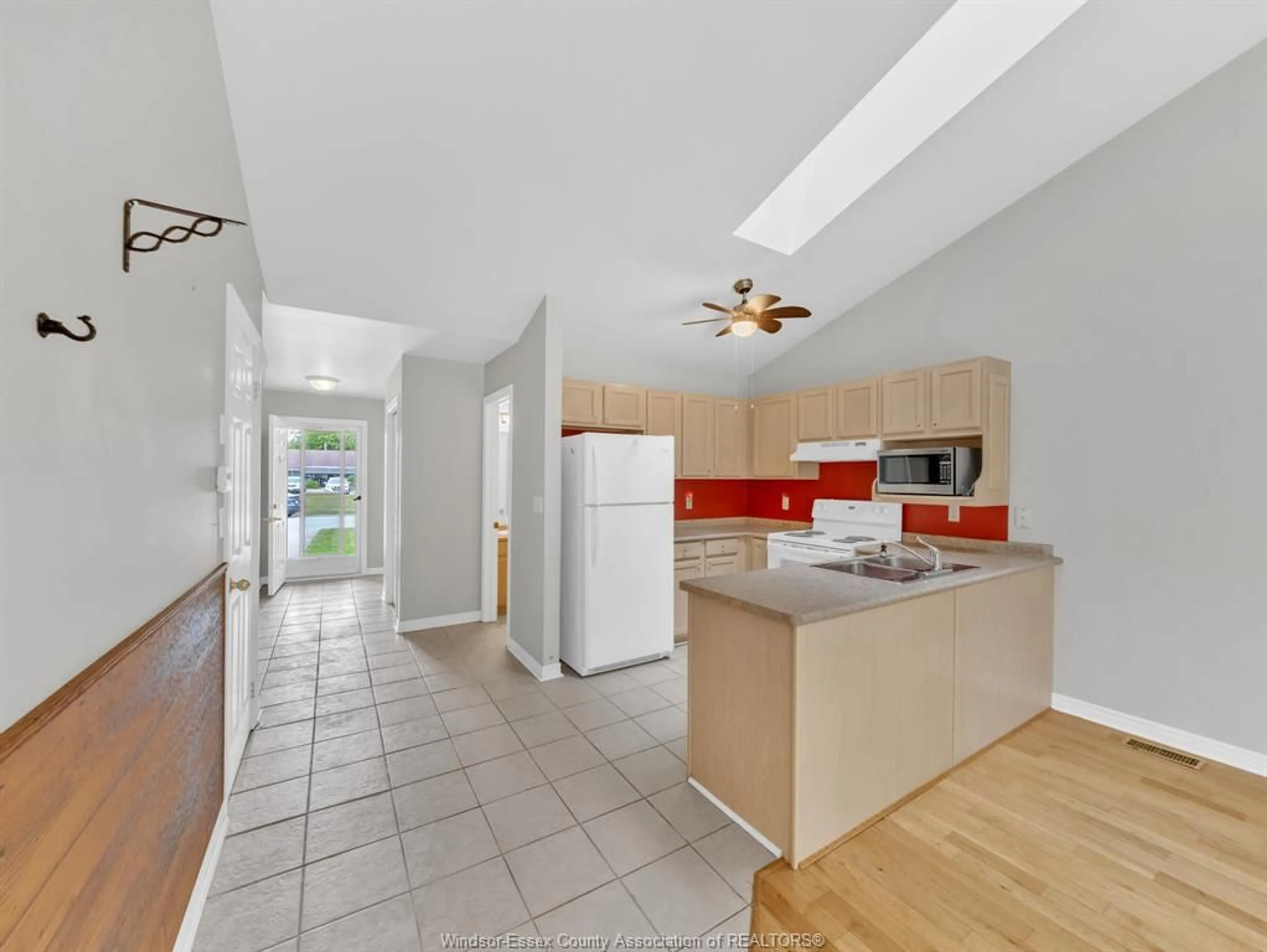 Open concept kitchen, ceramic/tile floor for 13 JANS, Kingsville Ontario N9Y 4B6