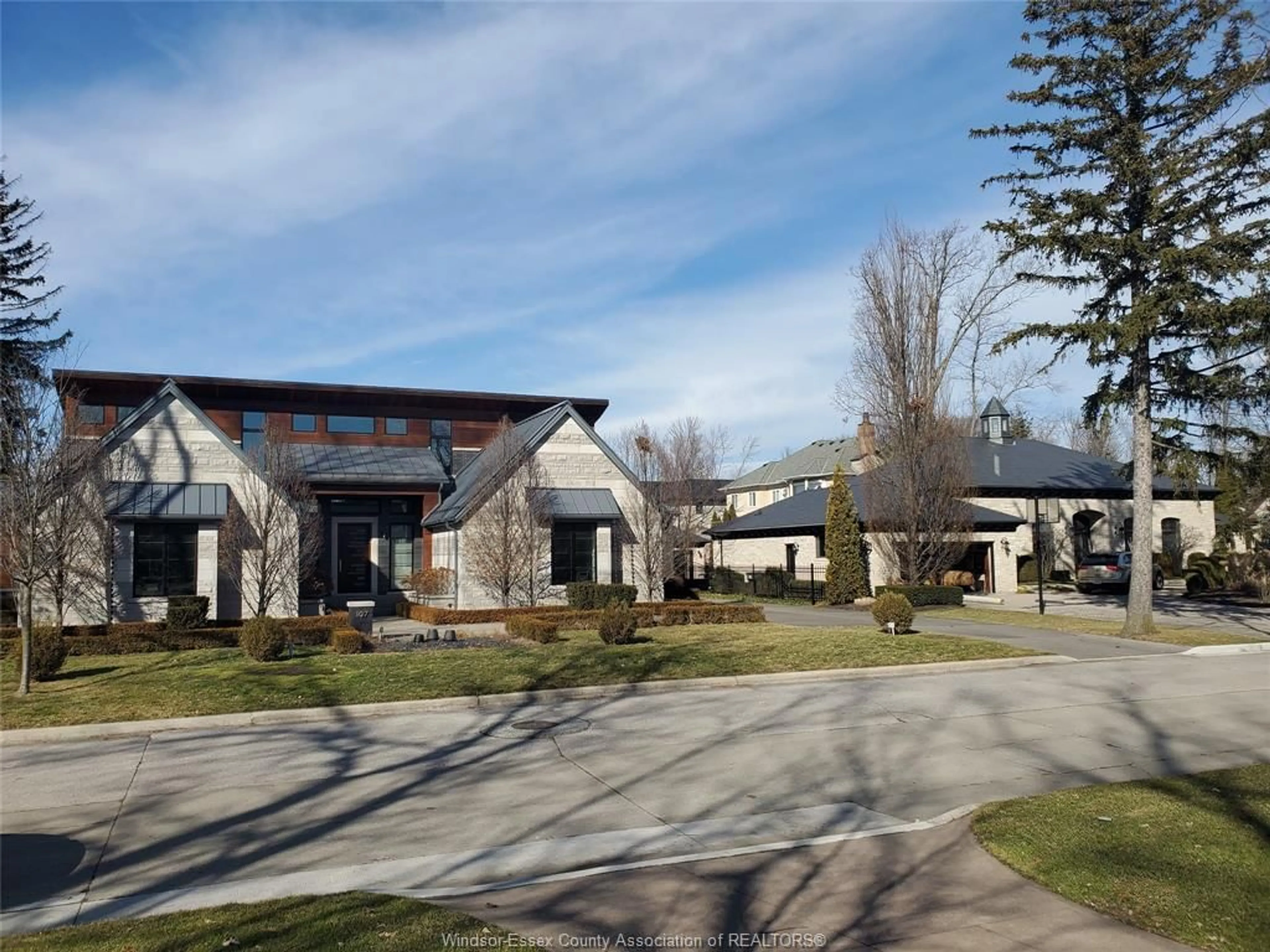 Indoor foyer for 3404 VICTORIA Blvd, Windsor Ontario N9E 3L2