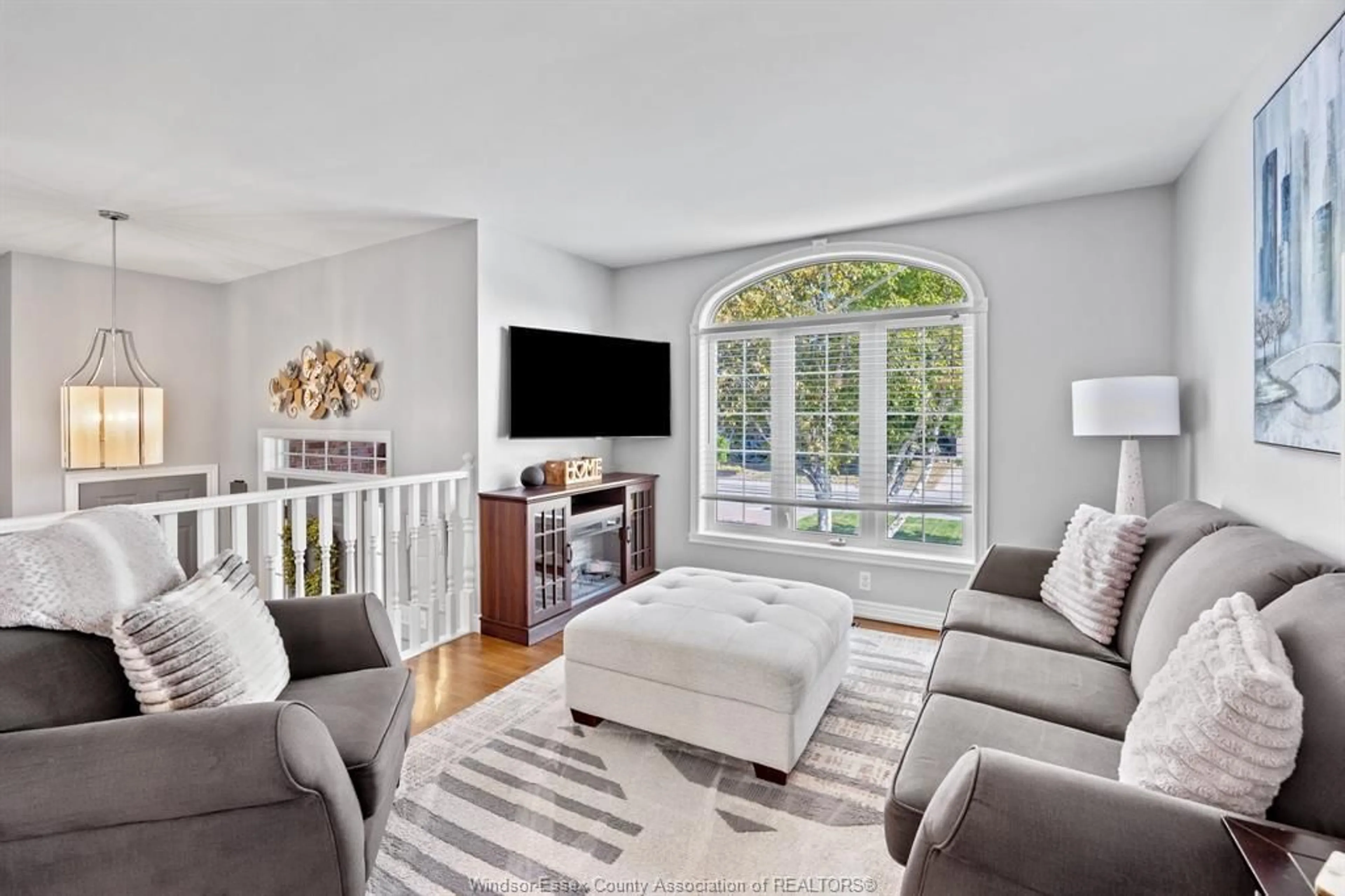 Living room with furniture, unknown for 530 GRONDIN, LaSalle Ontario N9J 3P6