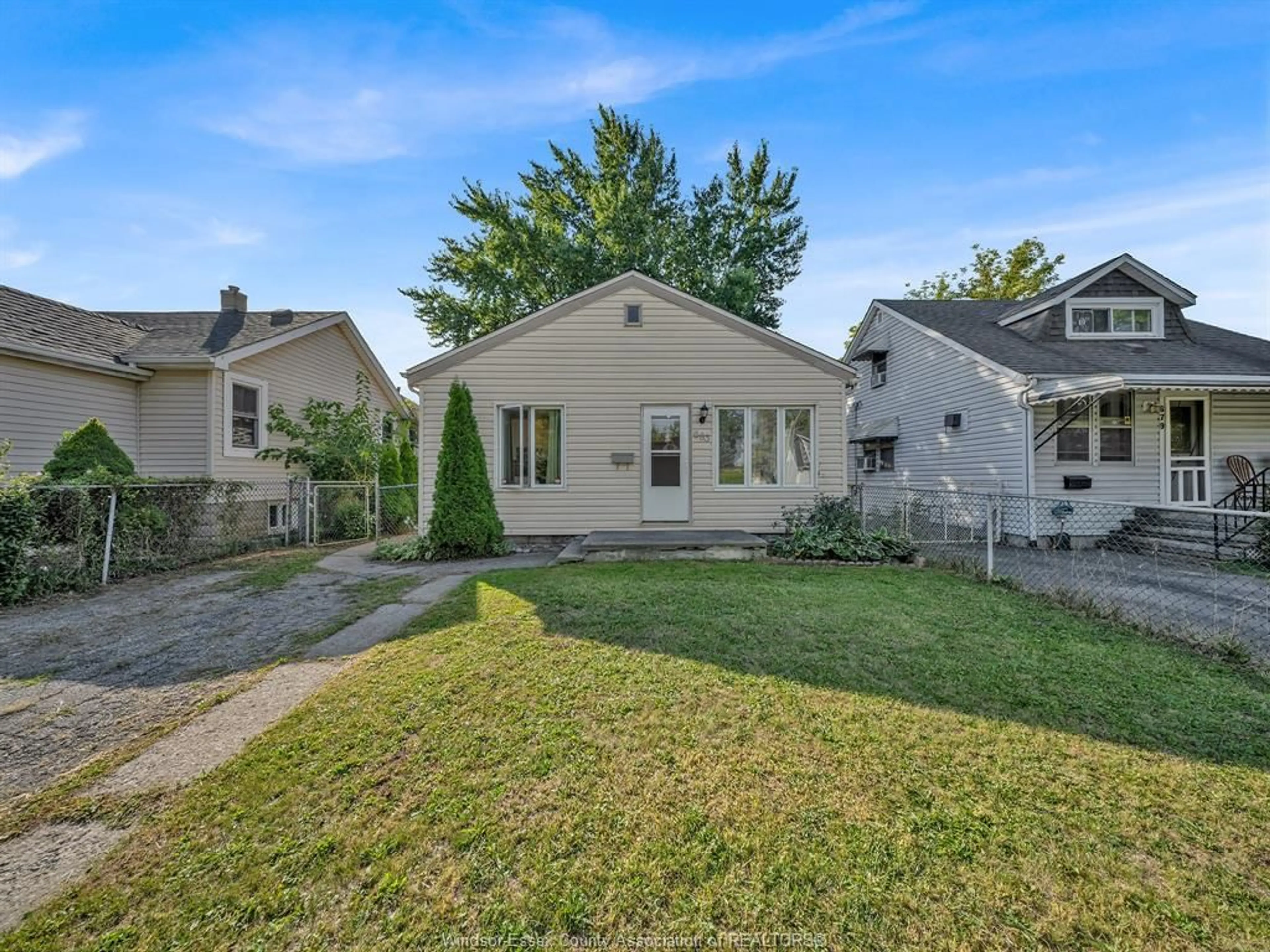 Patio, street for 683 STANLEY, Windsor Ontario N8X 3B3