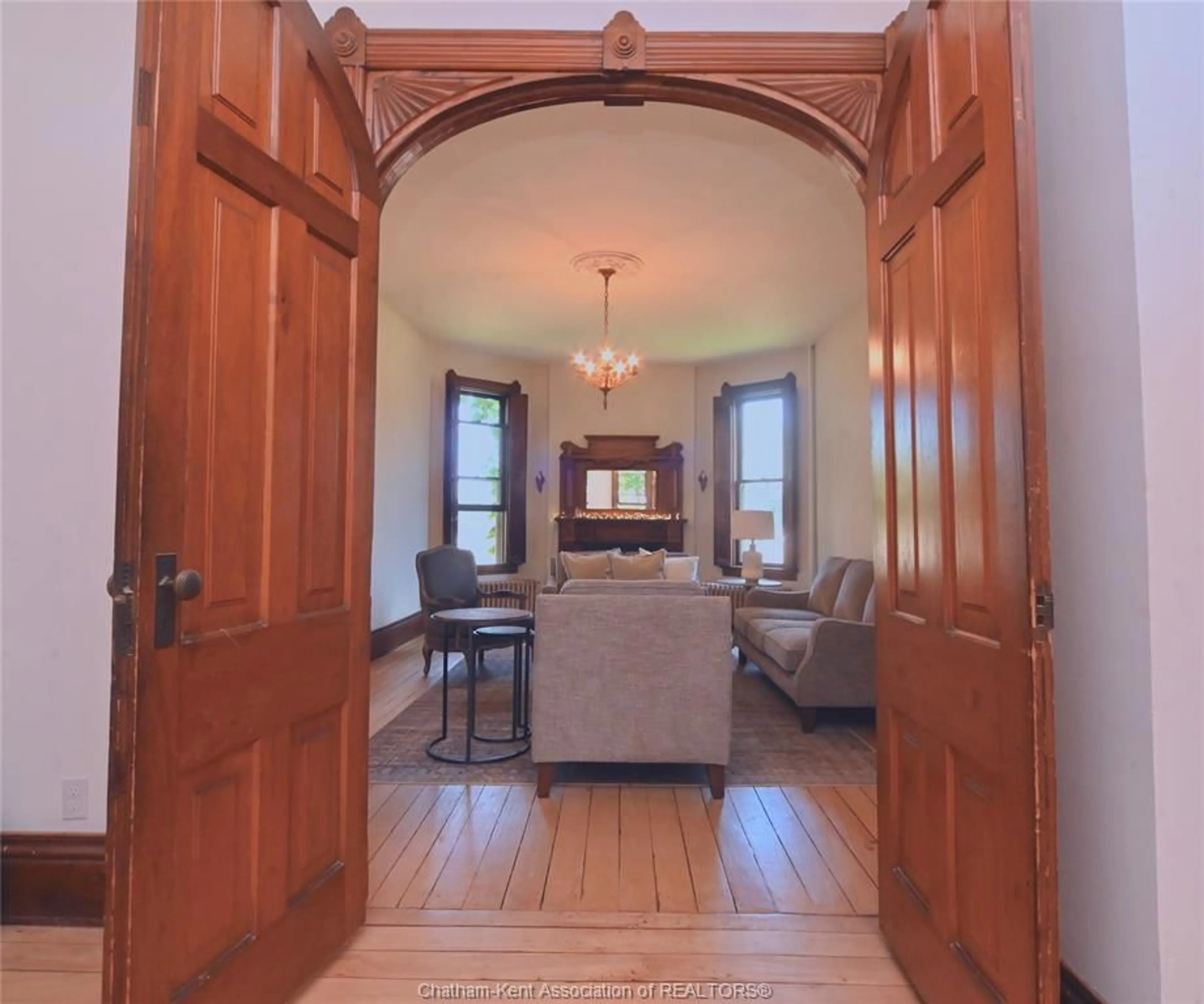Indoor entryway for 4 Sherman St, Thamesville Ontario N0P 2K0
