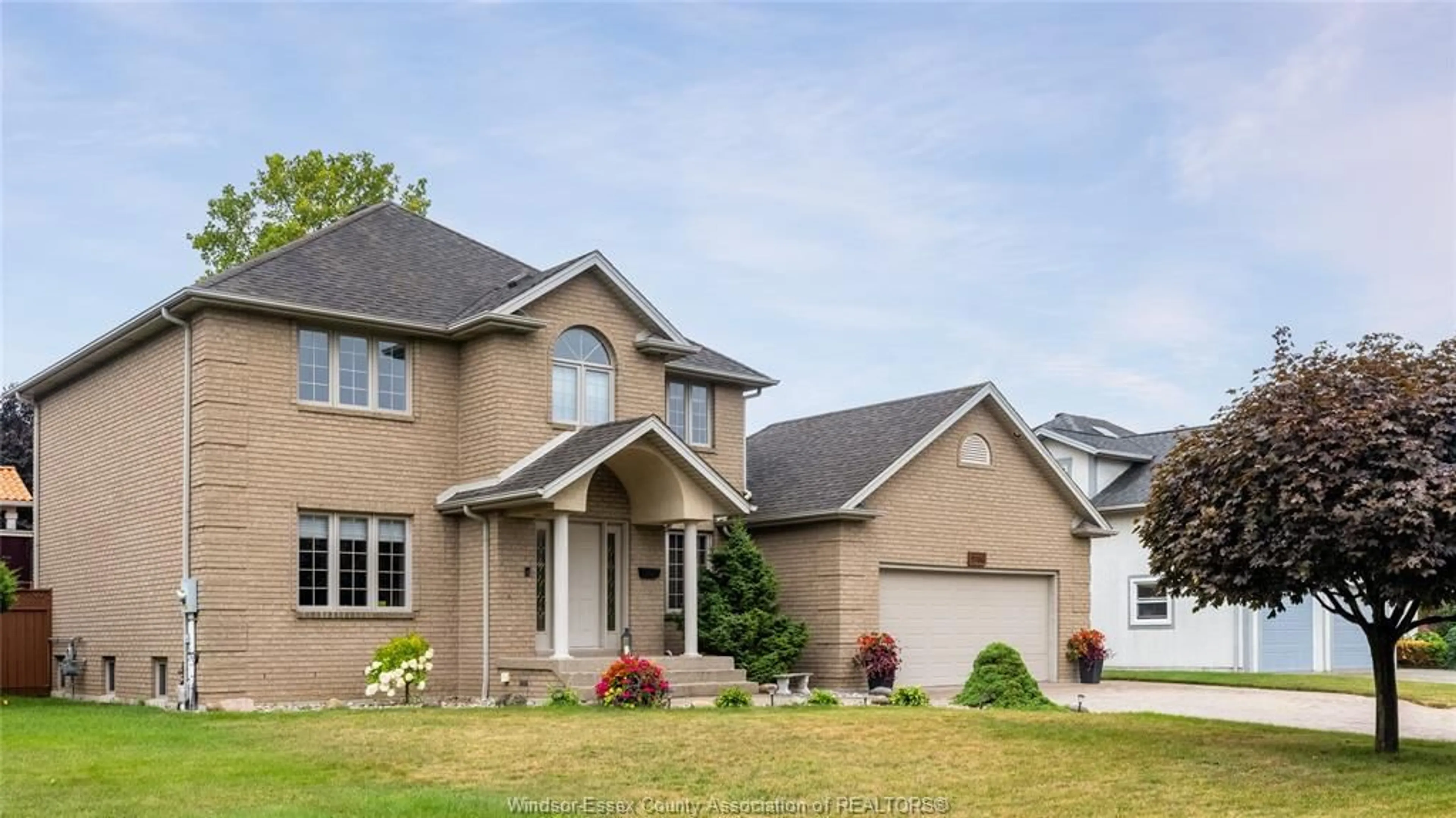 Home with vinyl exterior material, street for 2769 LOMBARDY Cres, LaSalle Ontario N9H 2L8