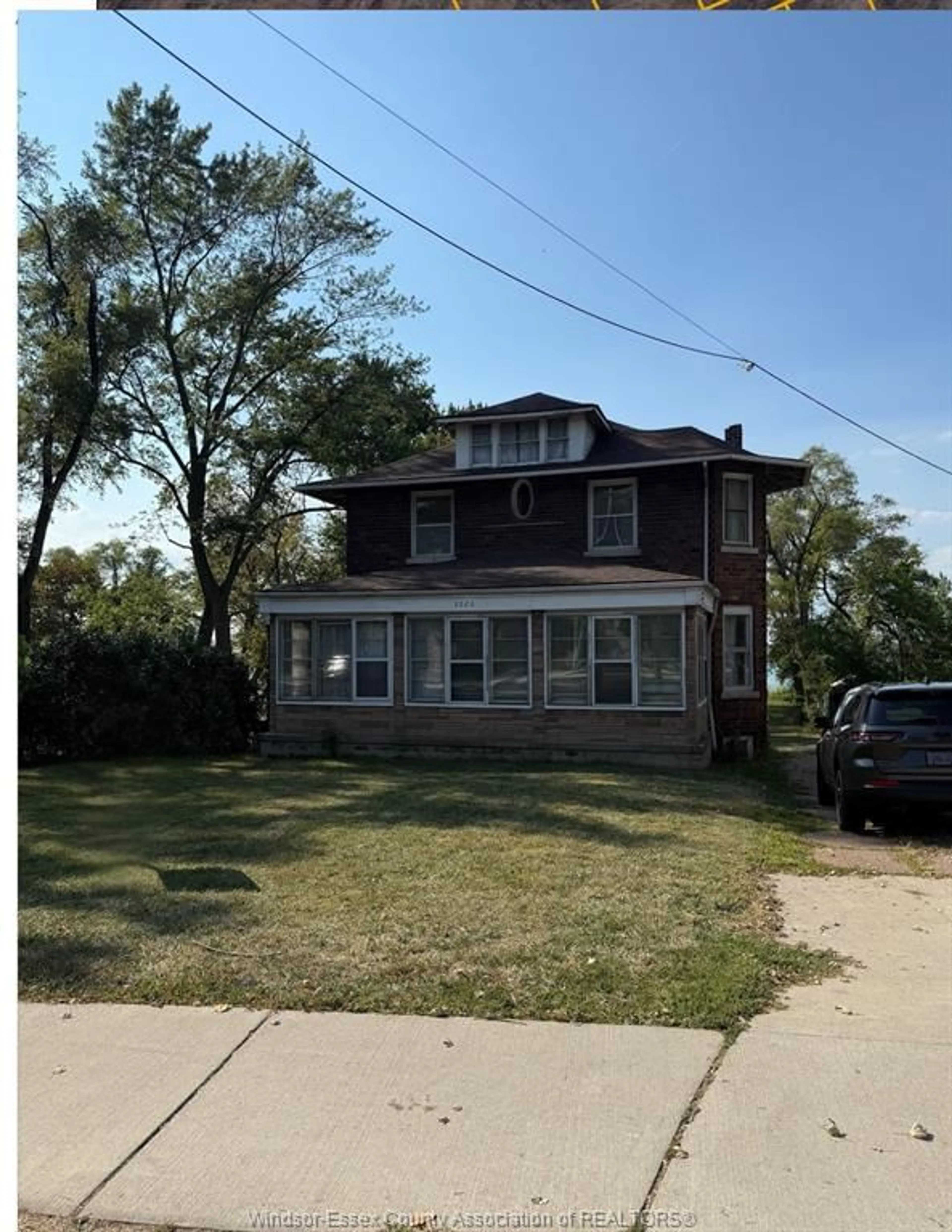 Unknown for 3026 SANDWICH St, Windsor Ontario N9C 1A3