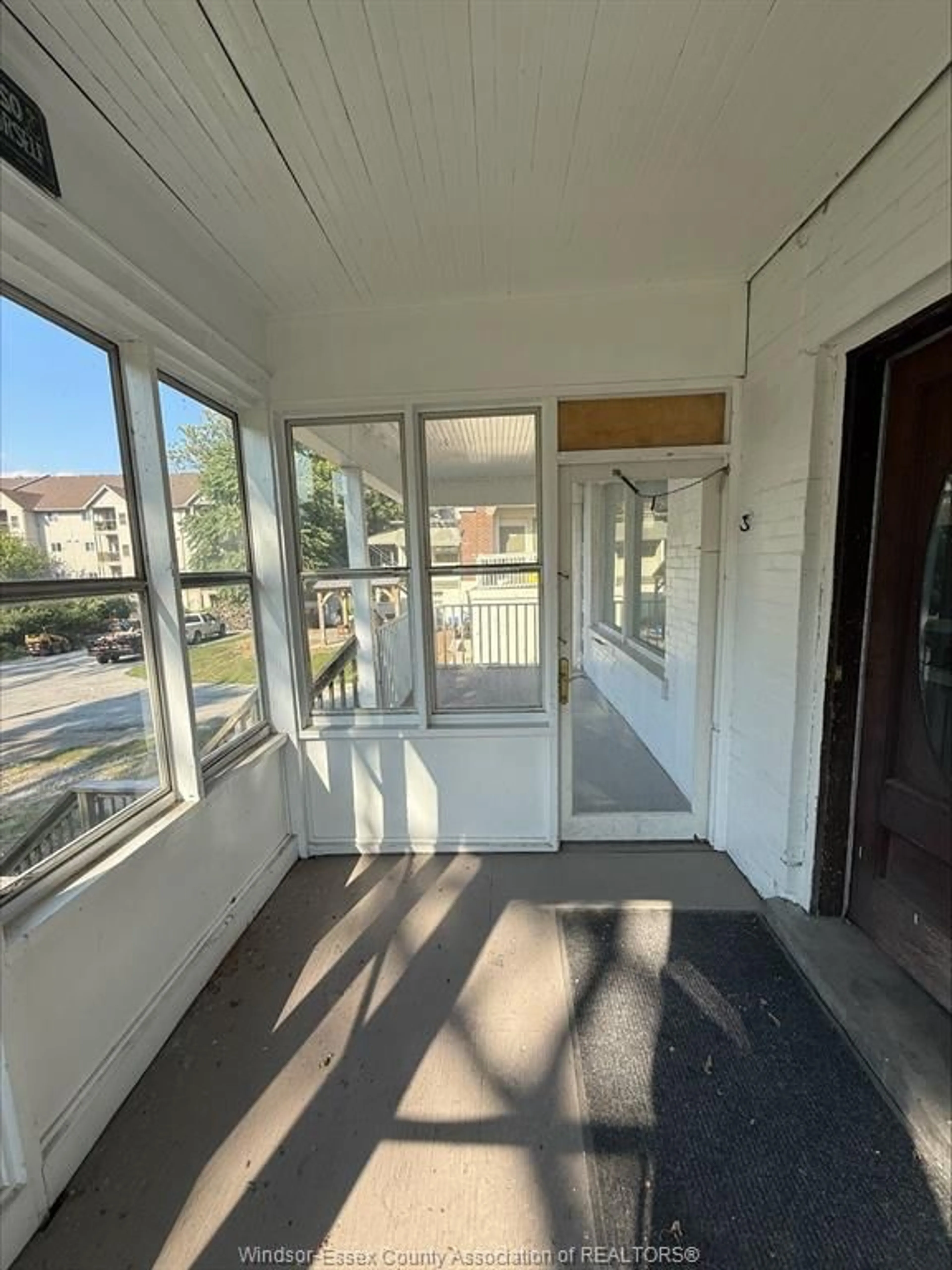 Unknown for 3026 SANDWICH St, Windsor Ontario N9C 1A3