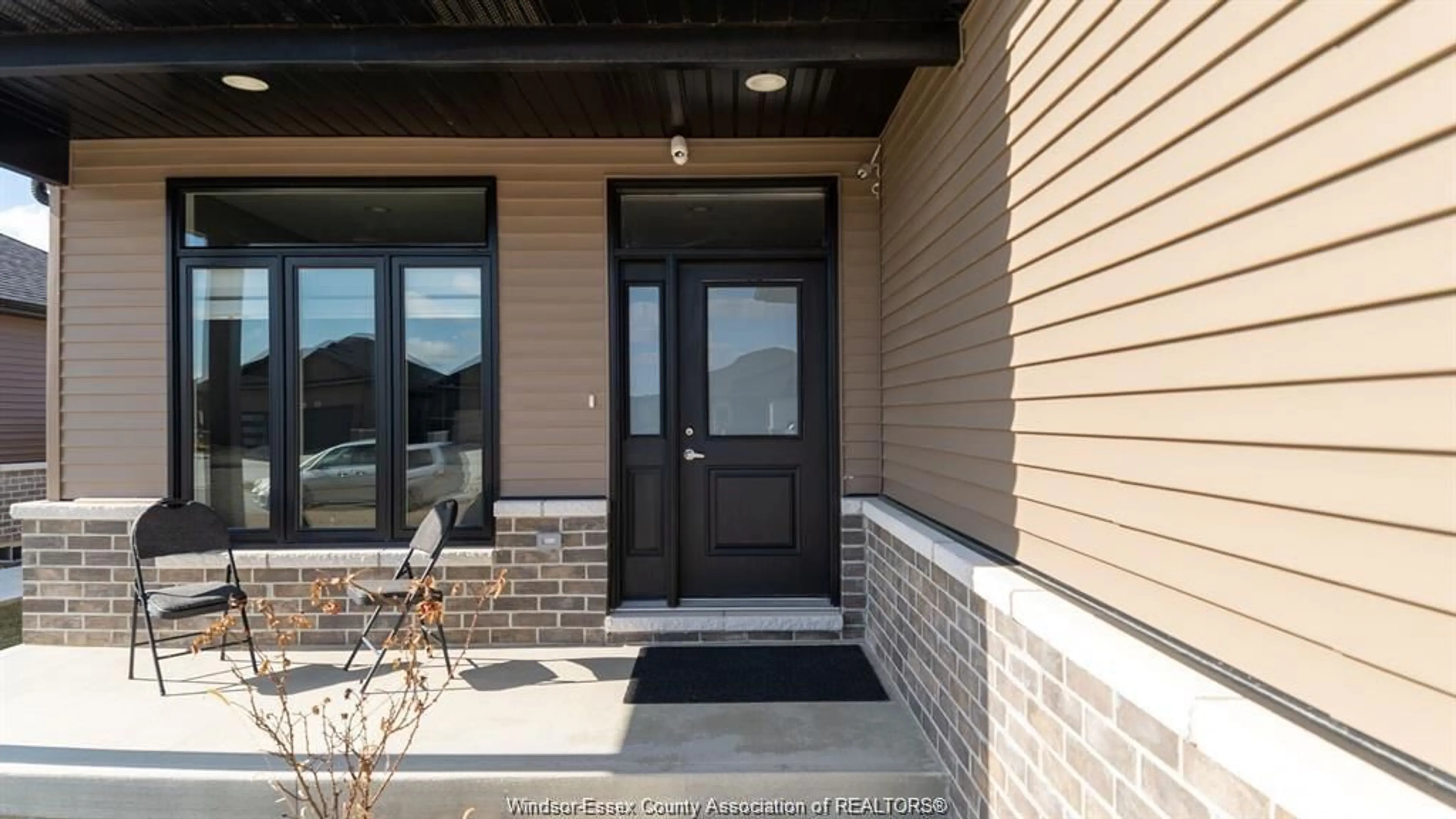 Indoor entryway for 224 MOONSTONE Cres, Chatham Ontario N7M 0S1