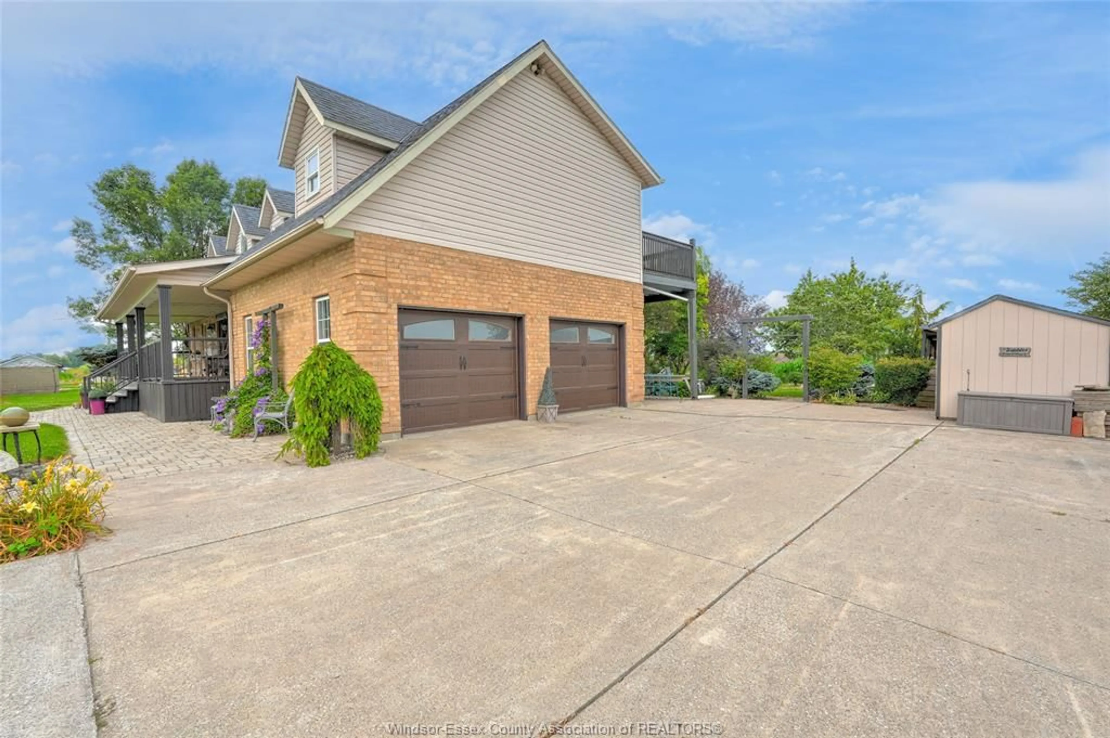 Indoor garage for 323 COUNTY RD 27, Kingsville Ontario N0R 1V0