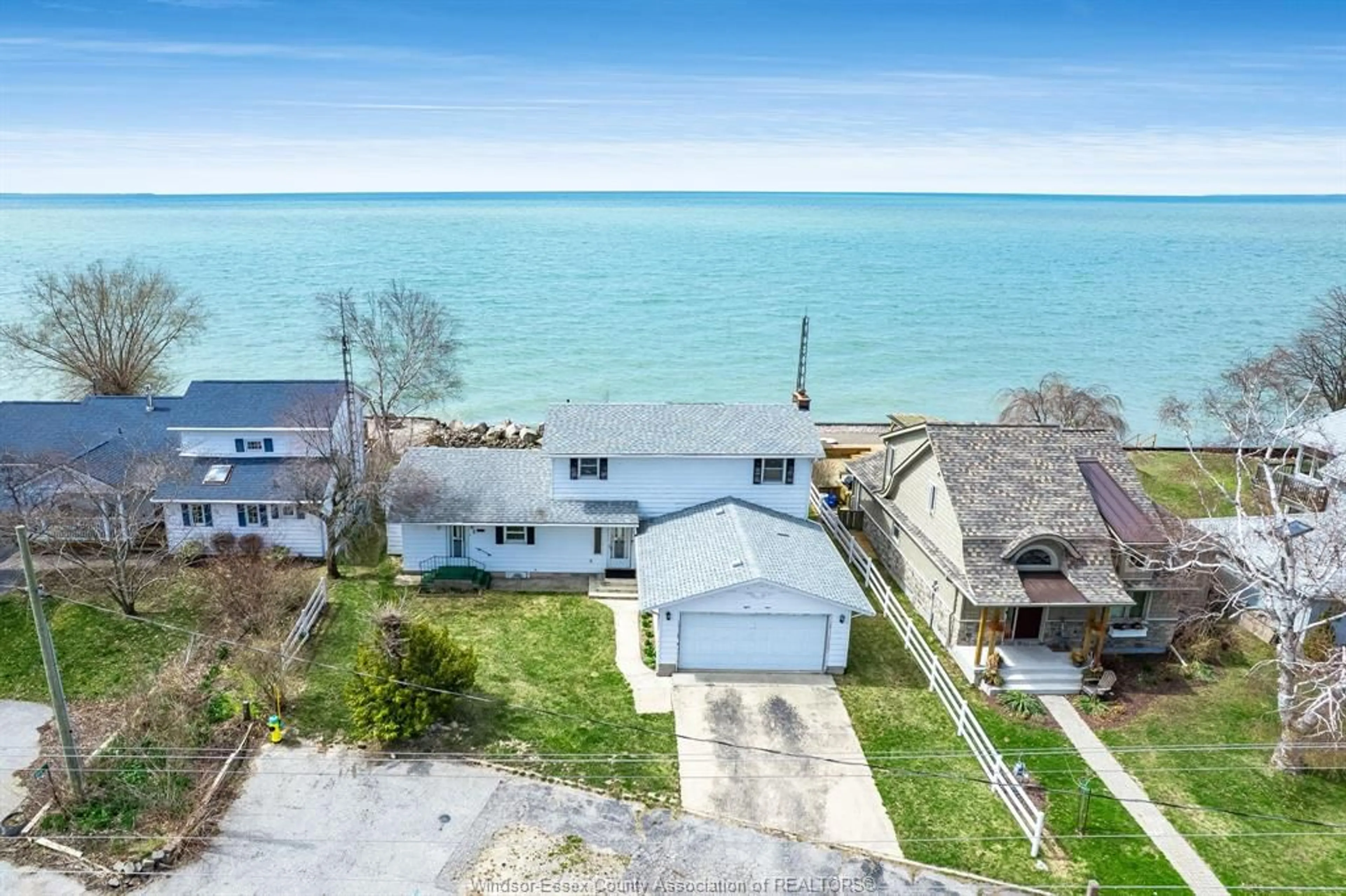 A pic from outside/outdoor area/front of a property/back of a property/a pic from drone, water/lake/river/ocean view for 864 POINT PELEE Dr, Leamington Ontario N8H 3V4