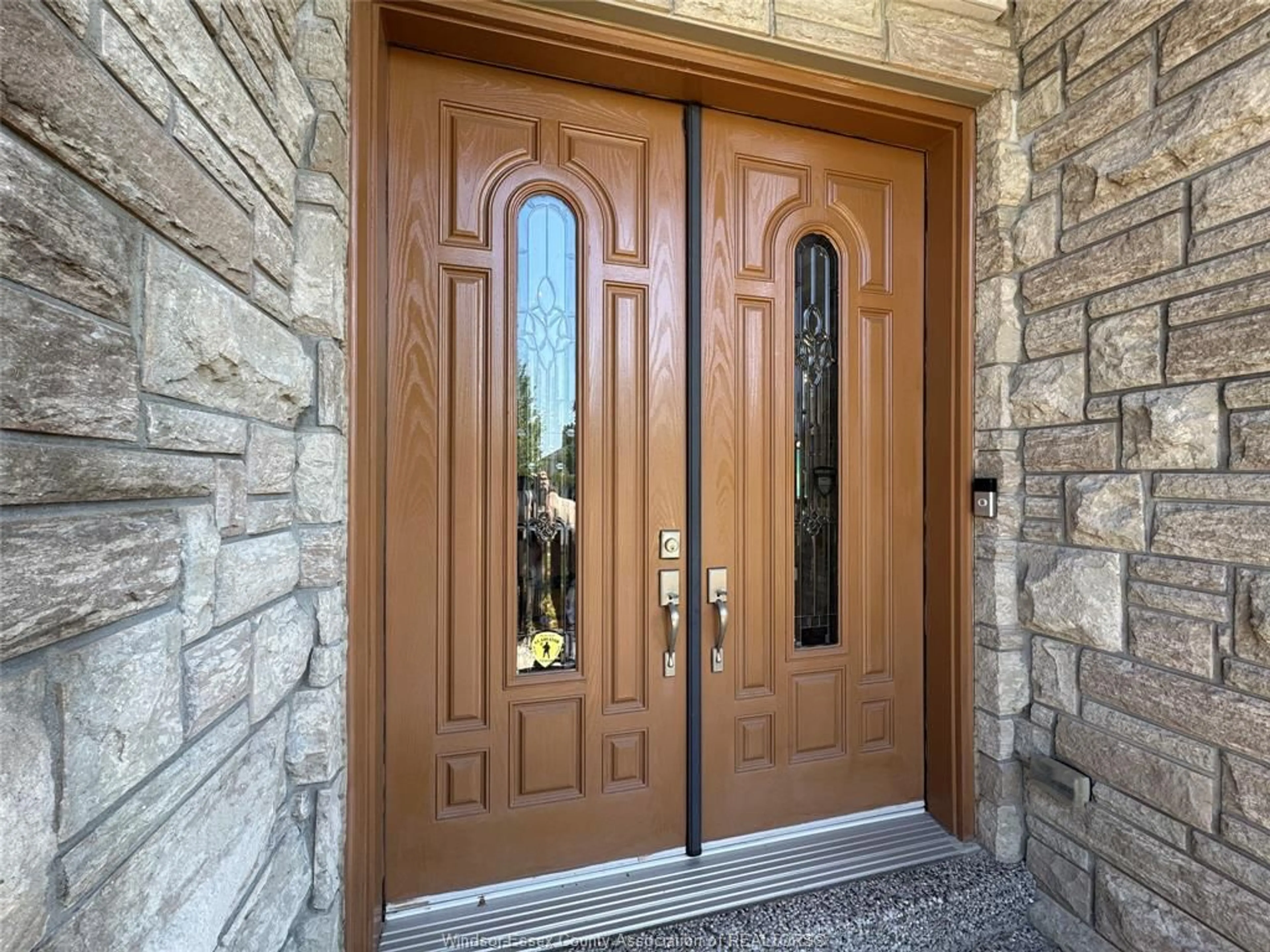 Indoor entryway for 1746 RANKIN, Windsor Ontario N9B 3W3