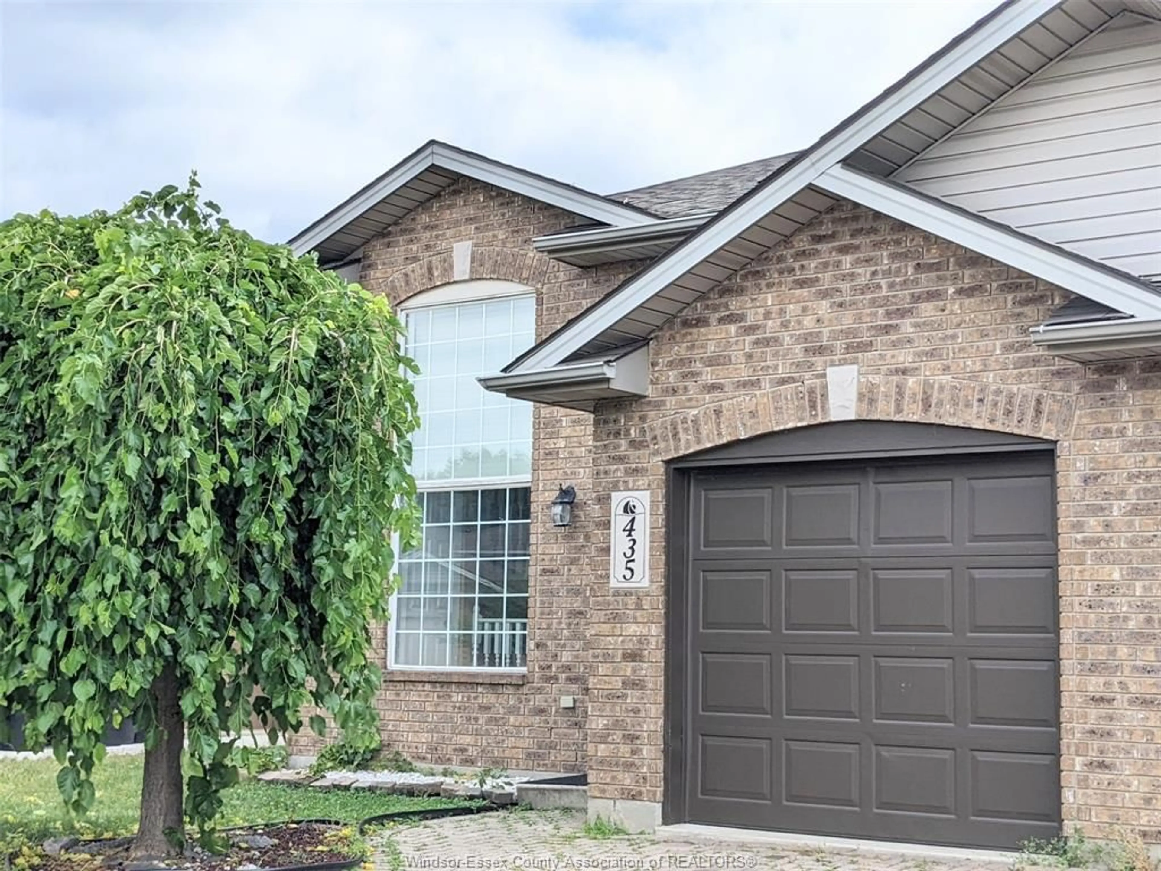 Home with brick exterior material, street for 435 MERRILL, LaSalle Ontario N9J 3R2