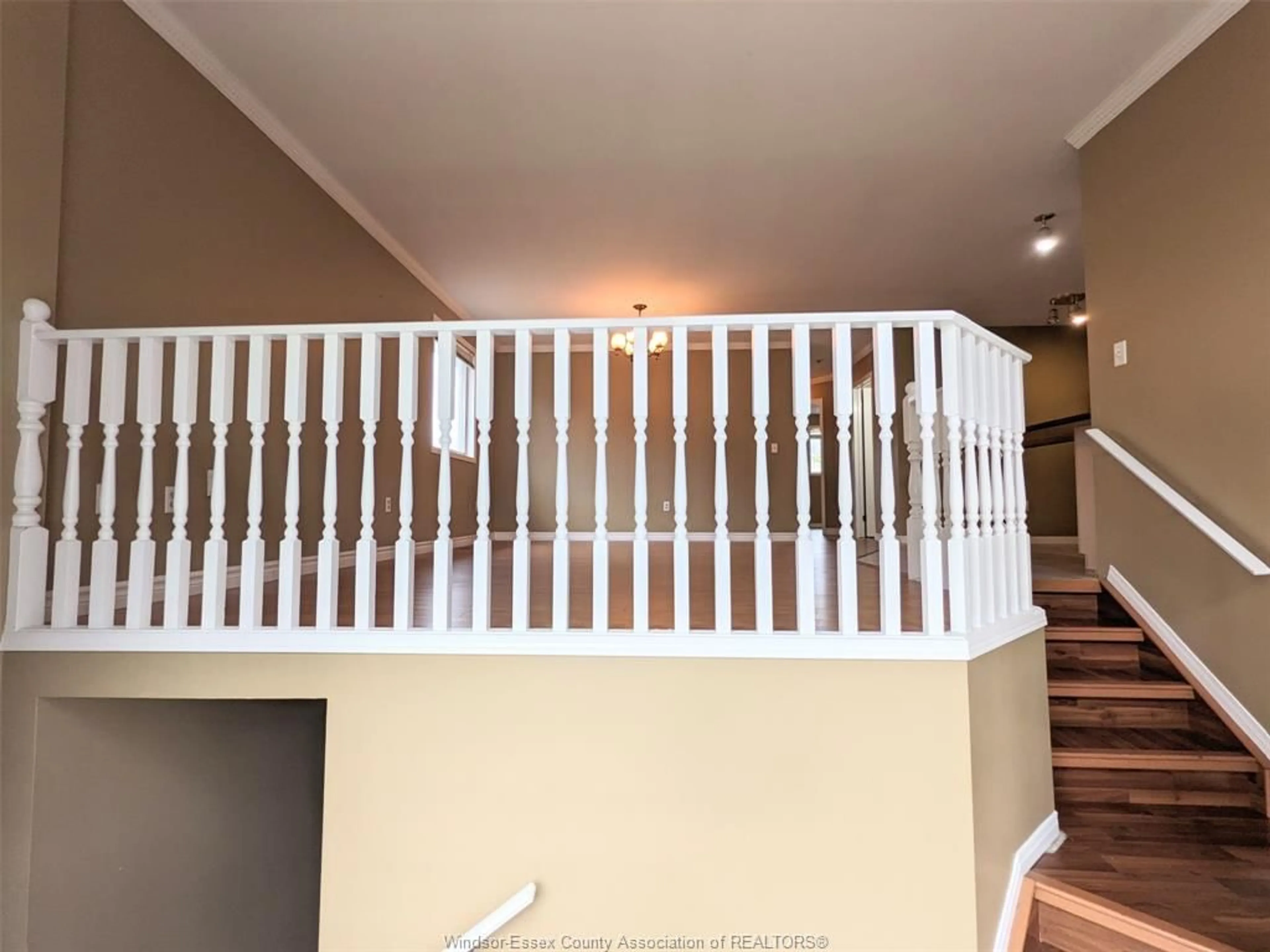 Indoor foyer for 435 MERRILL, LaSalle Ontario N9J 3R2