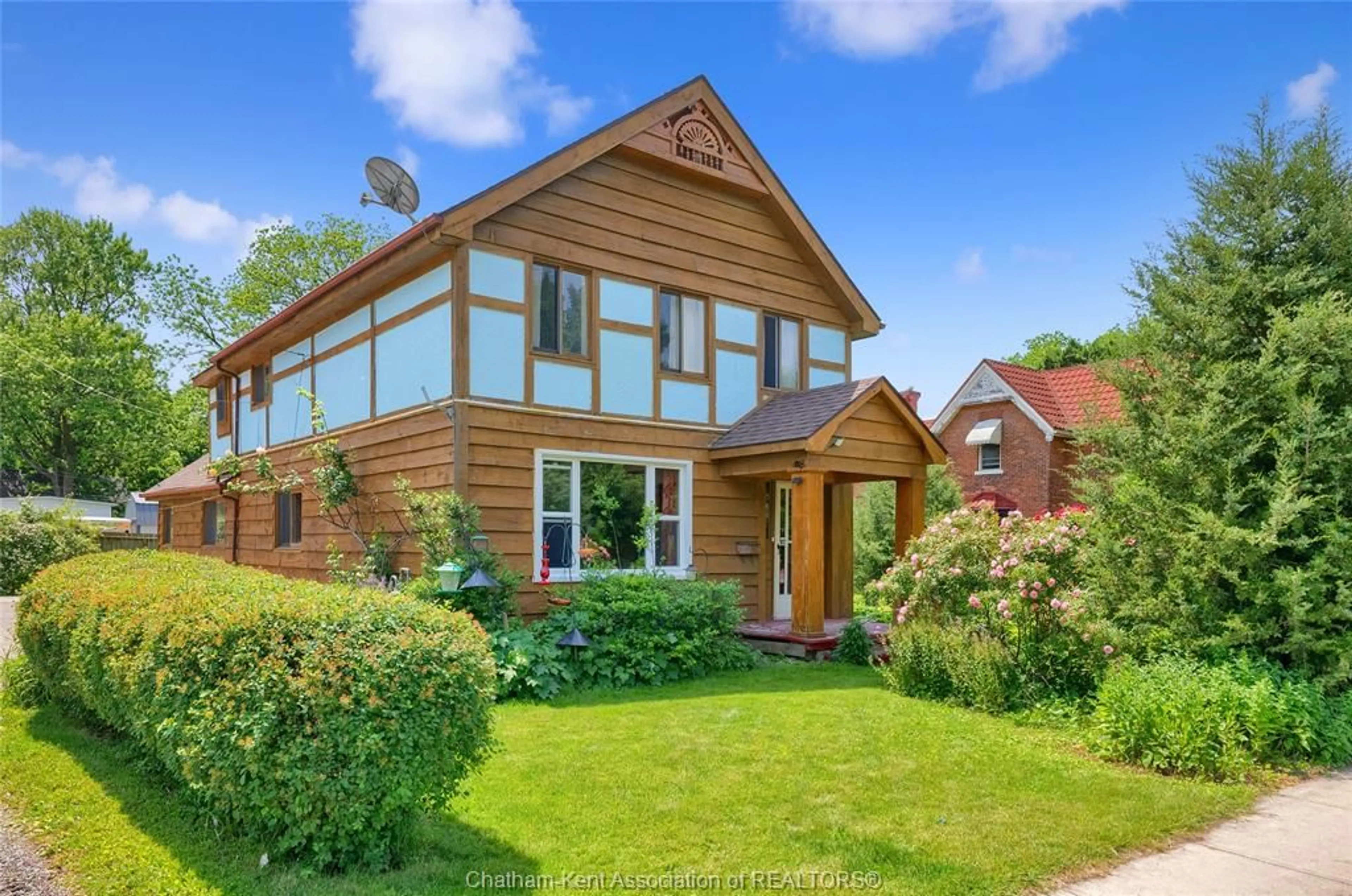 Home with brick exterior material, street for 16 Elizabeth St, Chatham Ontario N7L 2Y1