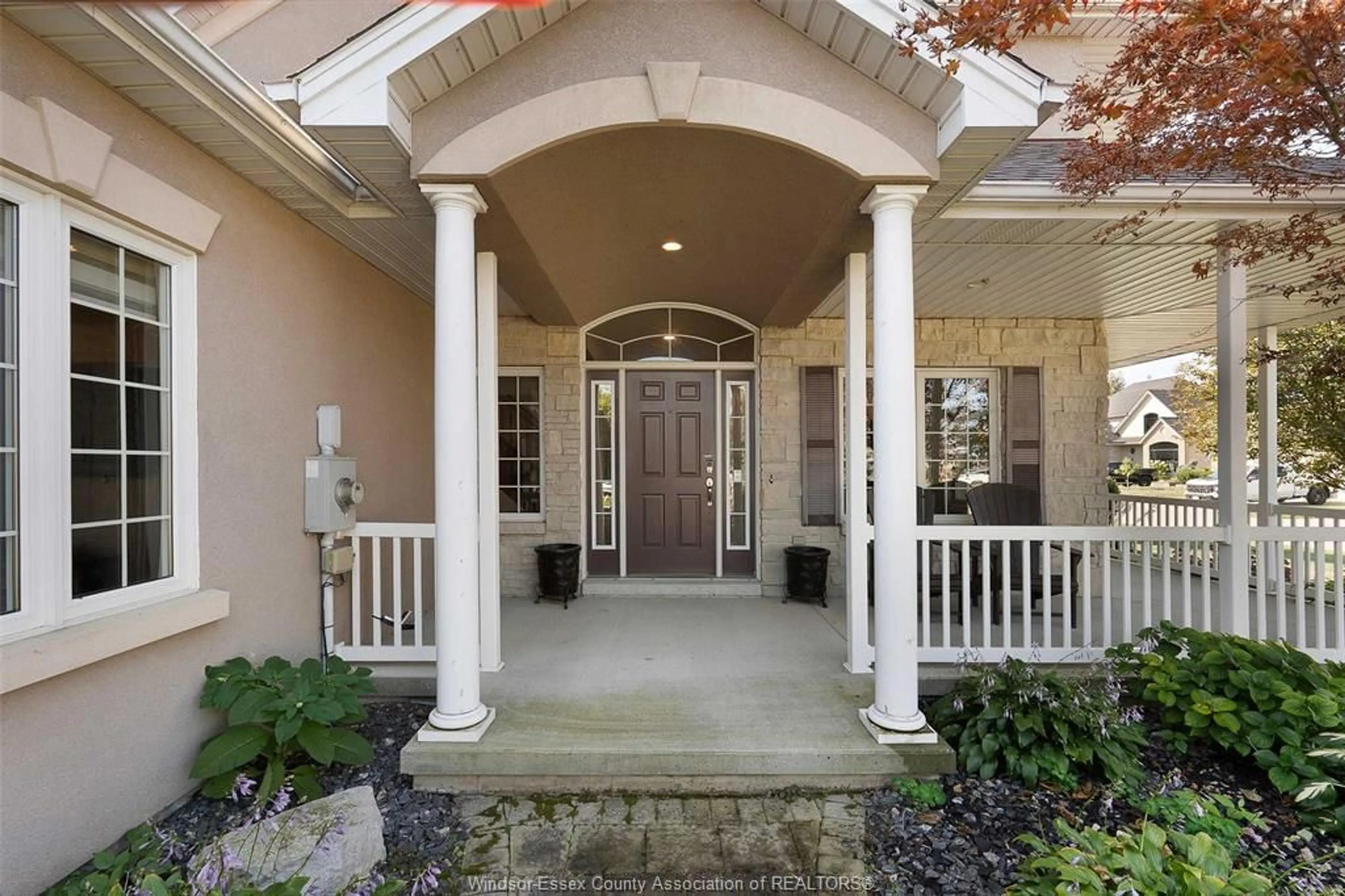 Indoor entryway for 129 Lake St, Mitchell's Bay Ontario N0P 1L0