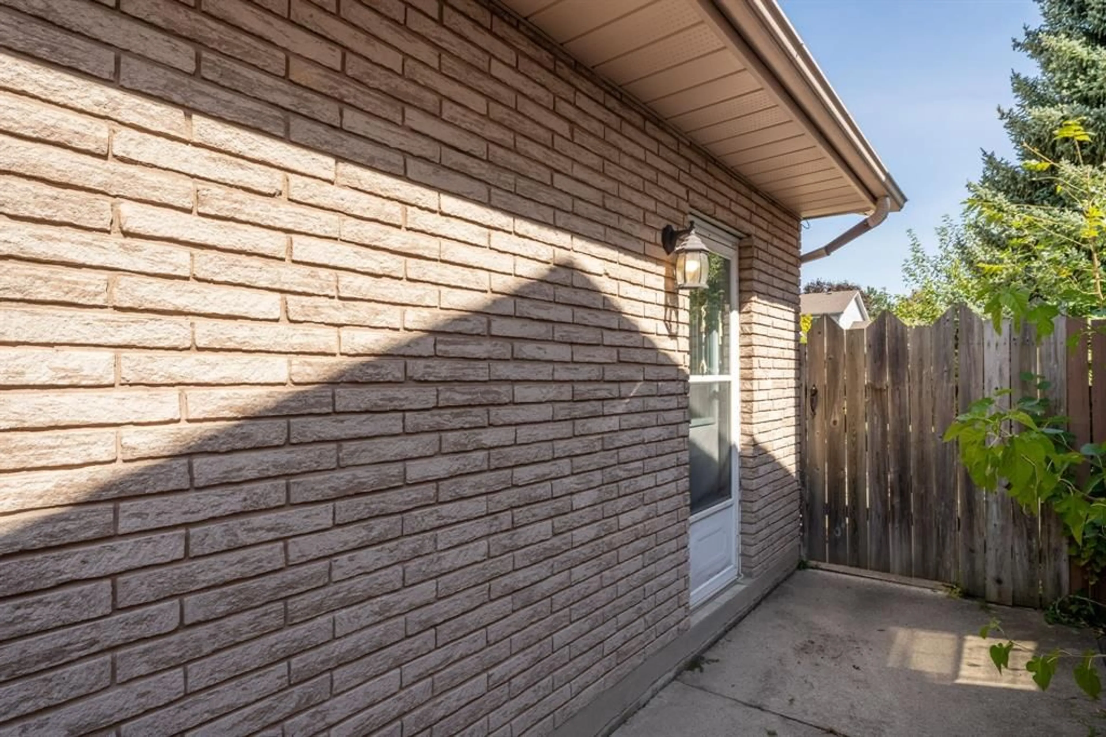 Home with brick exterior material, street for 138 CONESTOGA Dr, Sarnia Ontario N7S 5W1