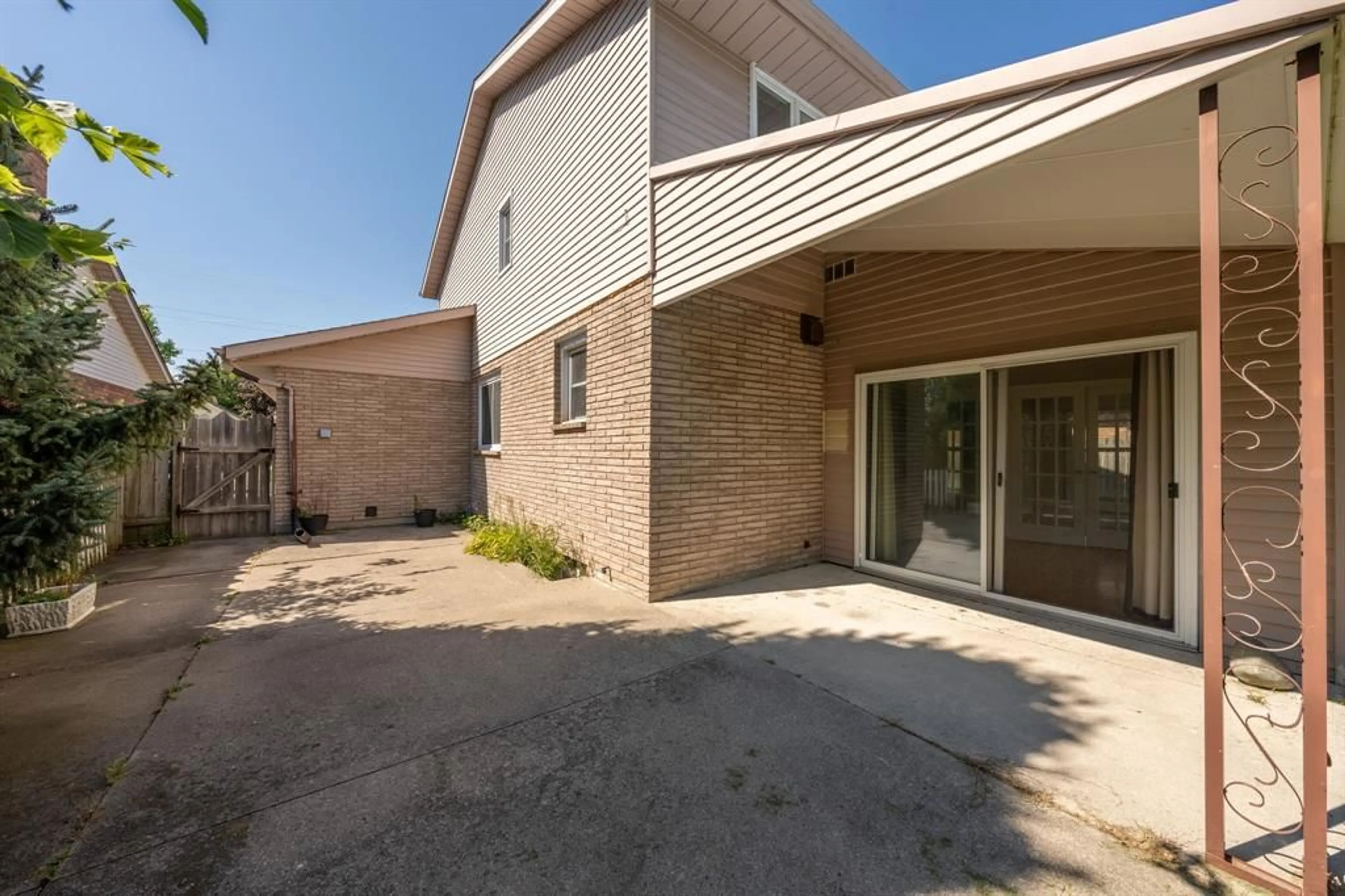 Patio, unknown for 138 CONESTOGA Dr, Sarnia Ontario N7S 5W1