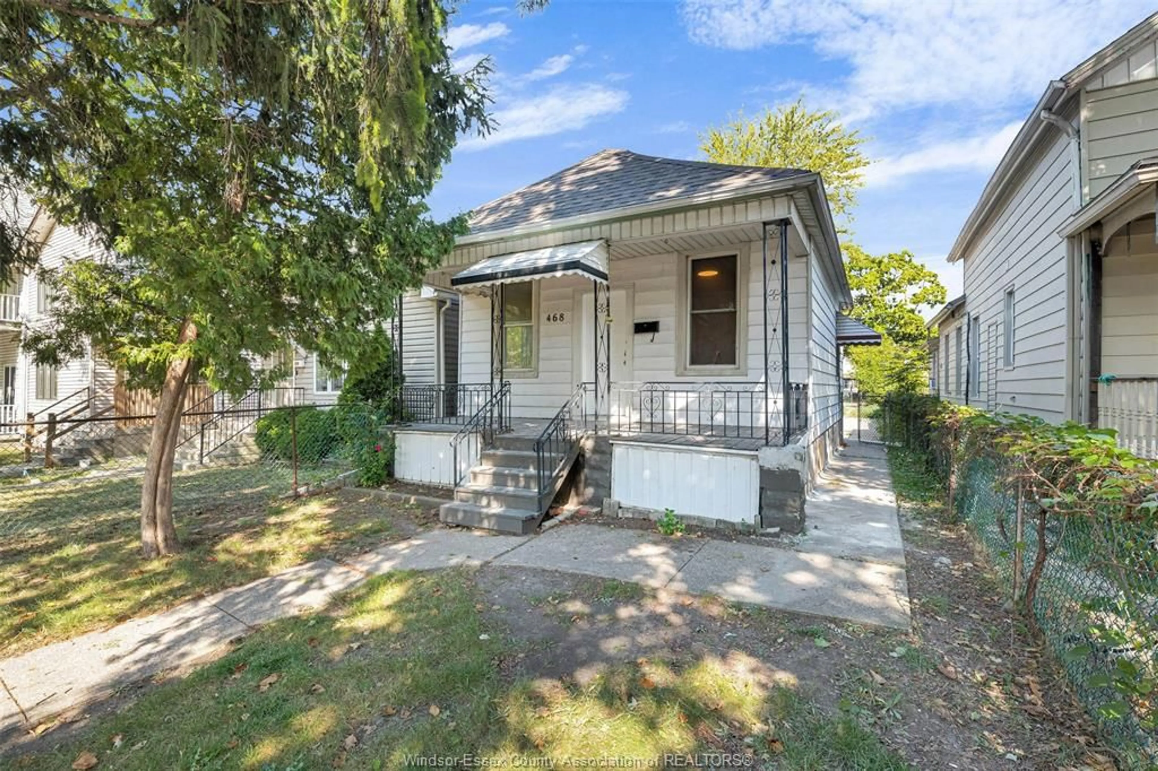 A pic from outside/outdoor area/front of a property/back of a property/a pic from drone, street for 468 GLENGARRY, Windsor Ontario N9A 1P9