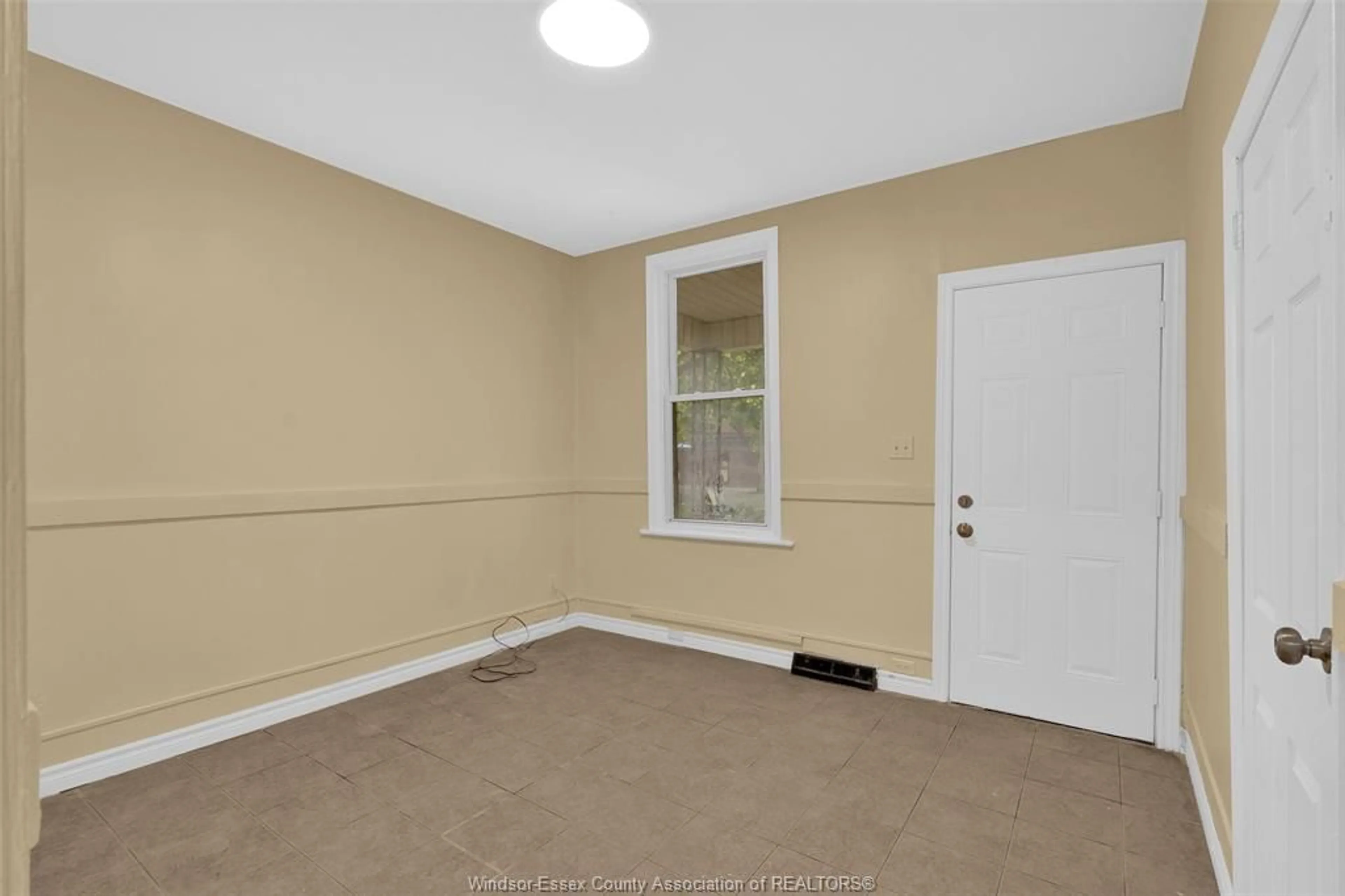A pic of a room for 468 GLENGARRY, Windsor Ontario N9A 1P9