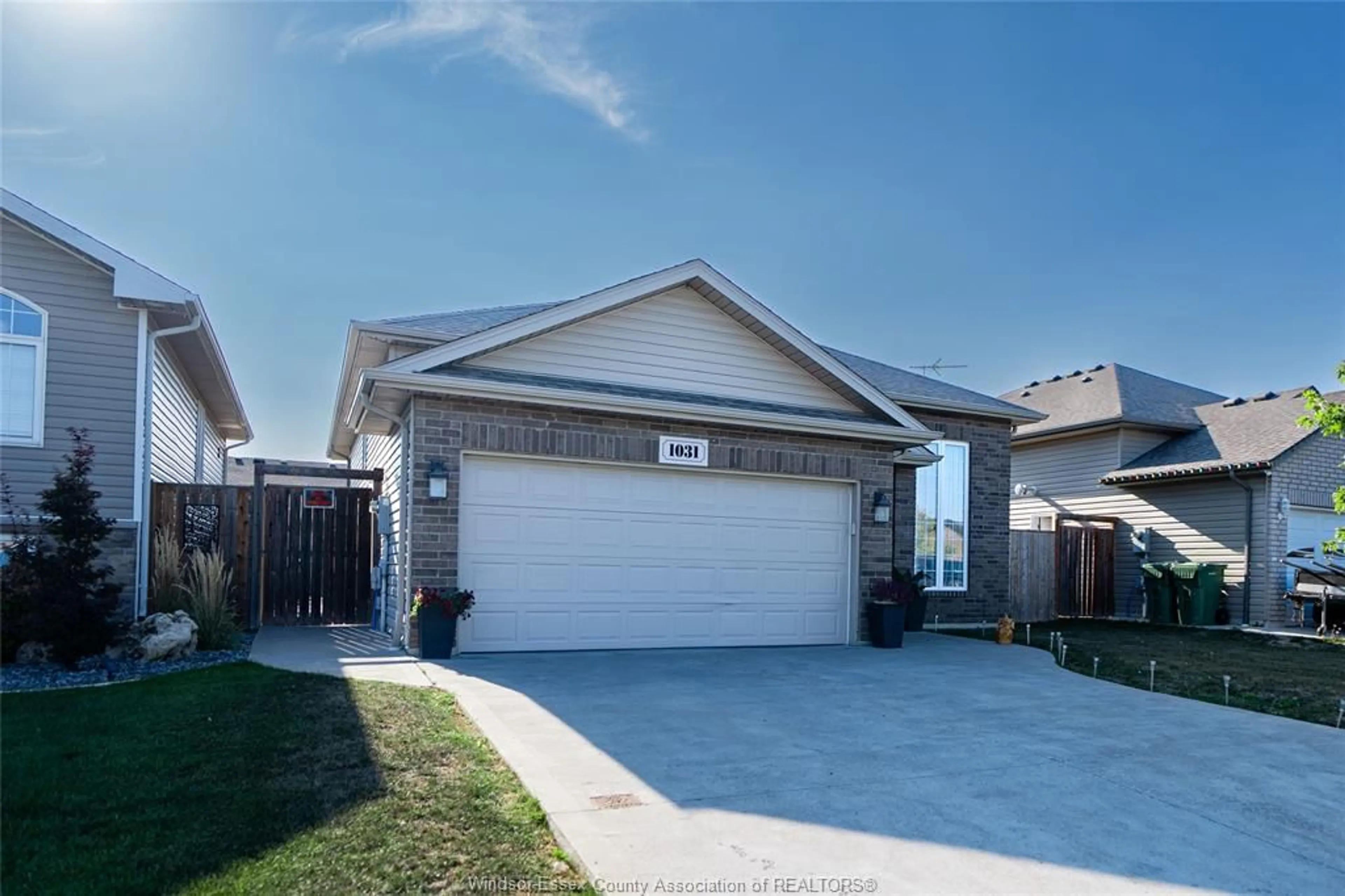 Unknown for 1031 THUNDERBAY Ave, Windsor Ontario N8P 0C1