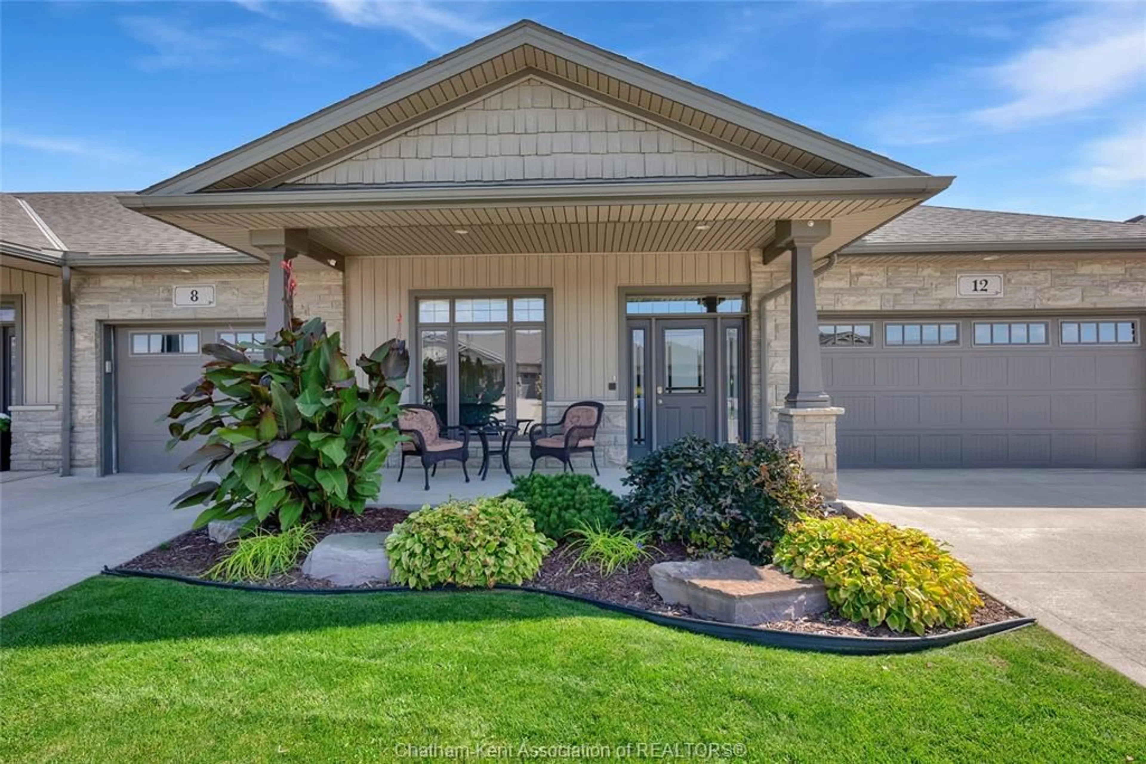 Home with vinyl exterior material, water/lake/river/ocean view for 12 Veranda Crt, Chatham Ontario N7L 0B4