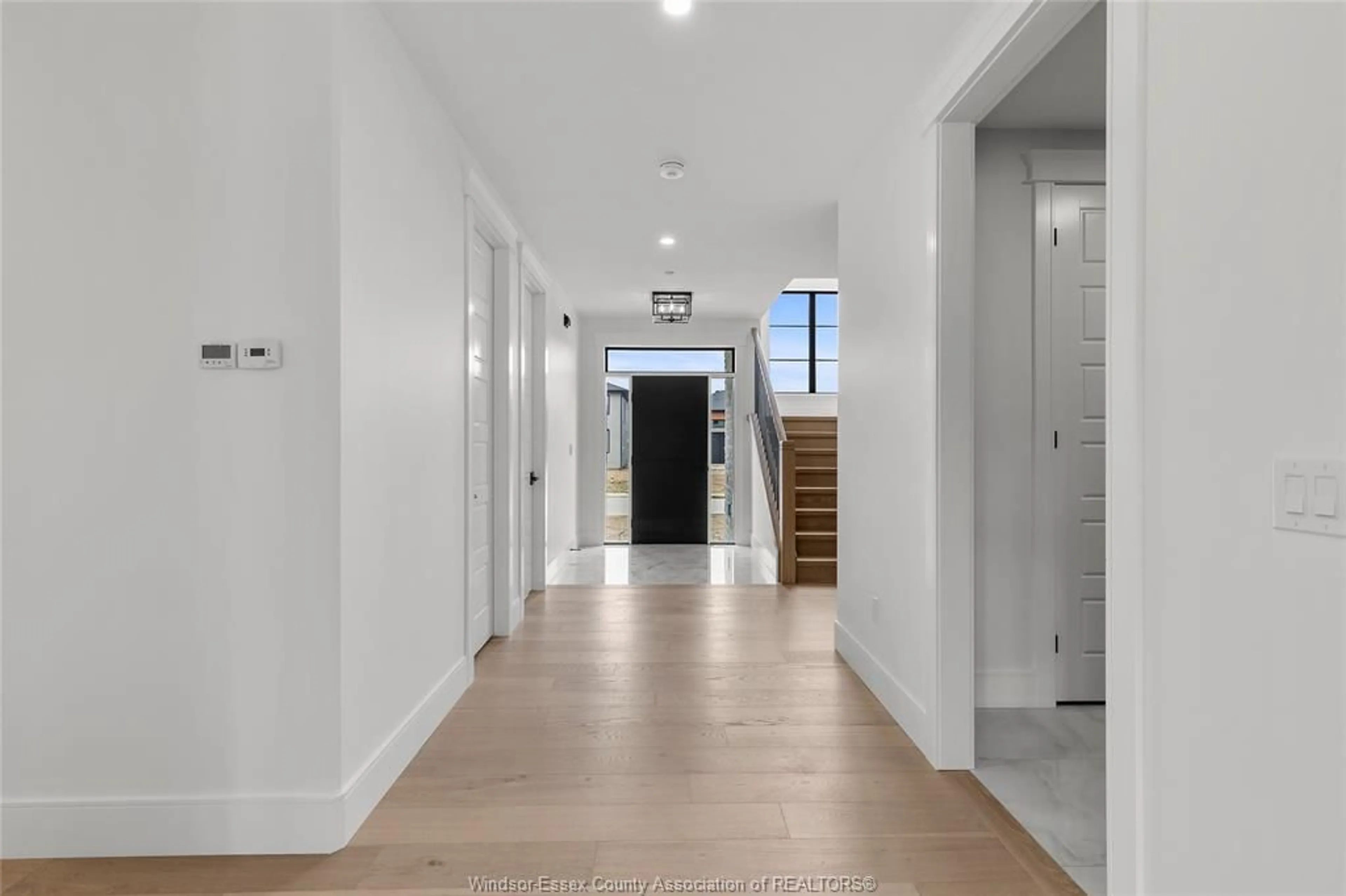 Indoor foyer for 650 SUMMIT St, Lakeshore Ontario N0R 1A7