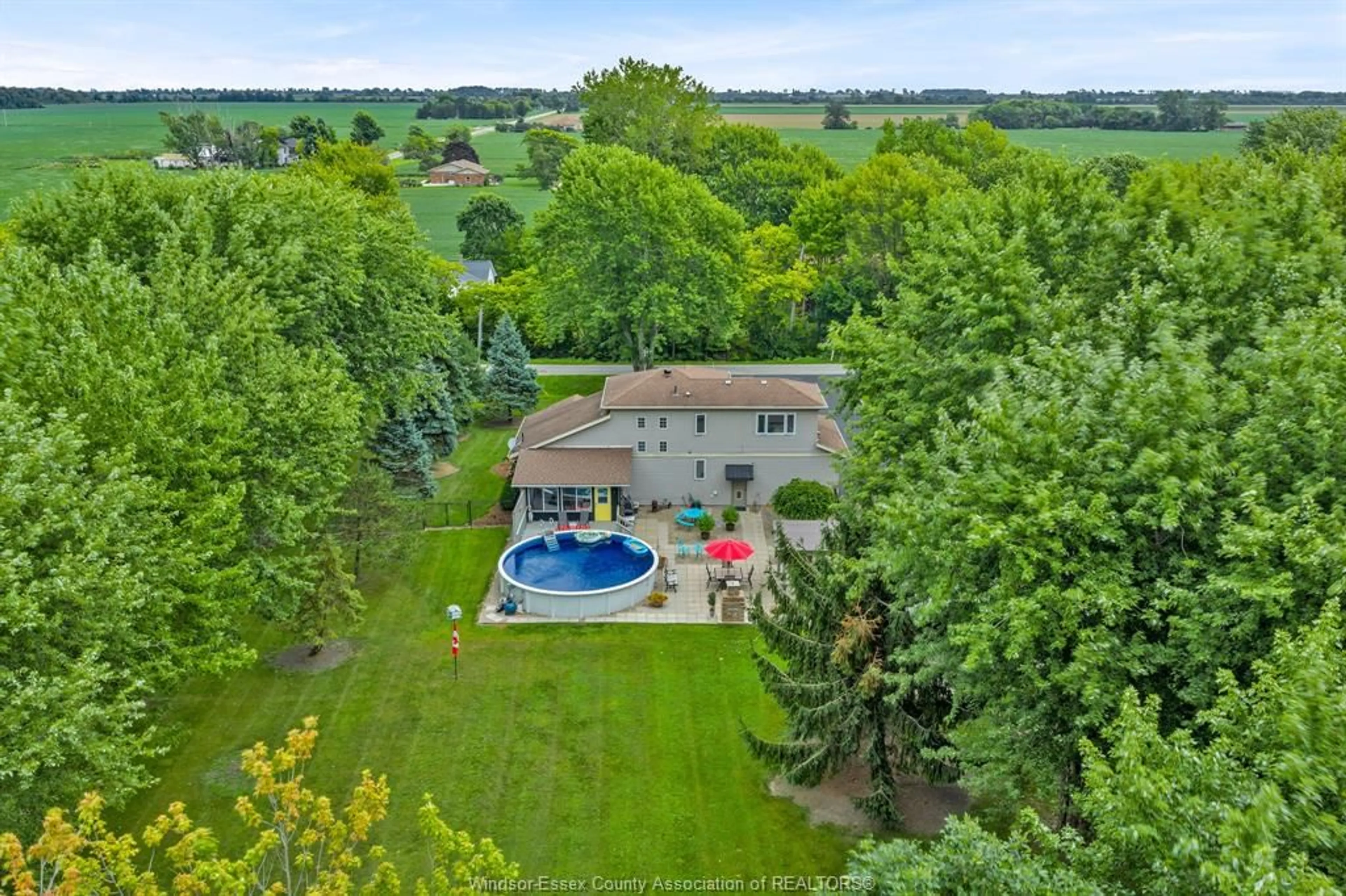A pic from outside/outdoor area/front of a property/back of a property/a pic from drone, water/lake/river/ocean view for 9 ELLIS Rd, Leamington Ontario N8H 3V4