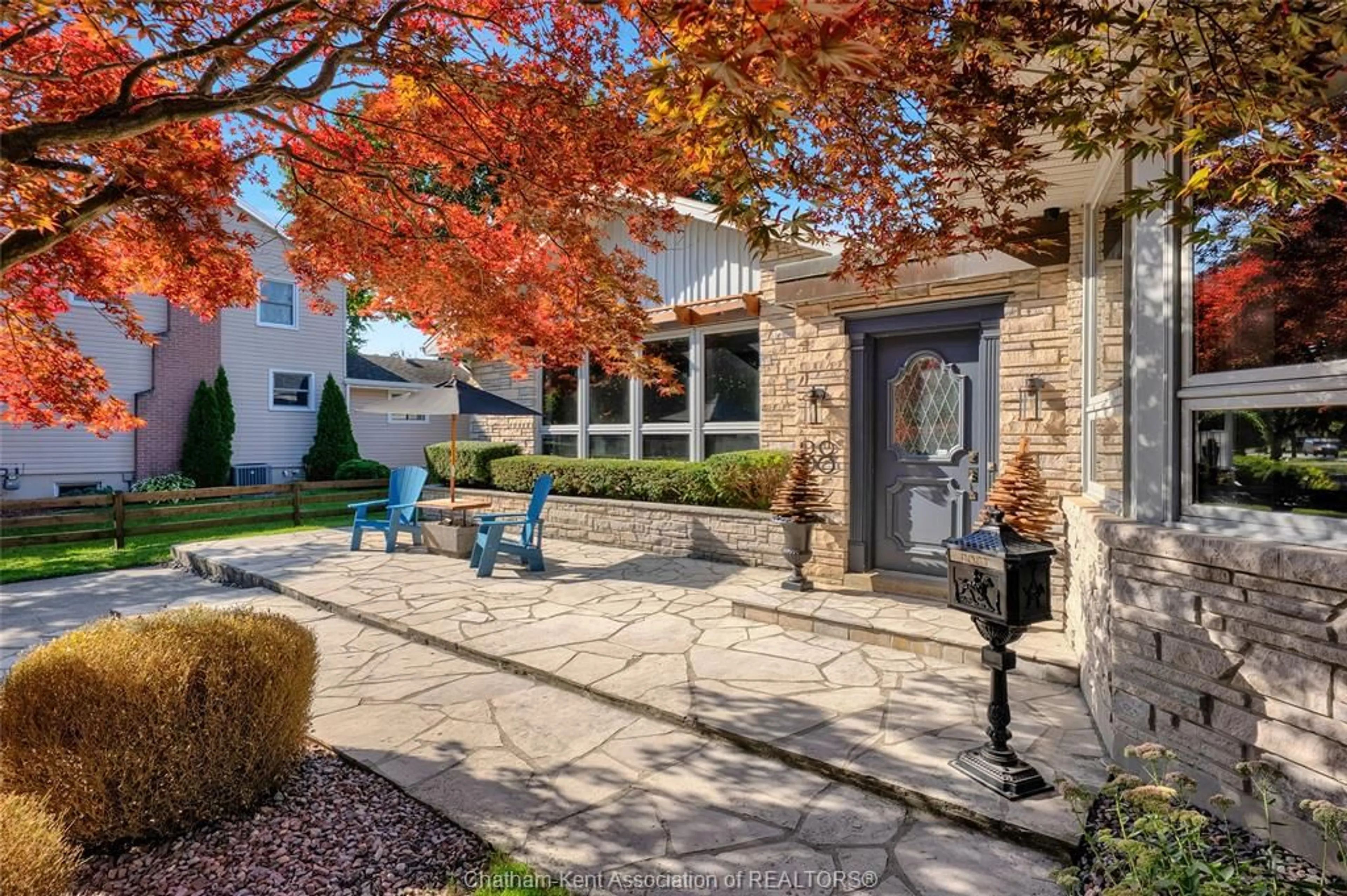 Patio, street for 38 Glenwood Dr, Chatham Ontario N7M 5W8