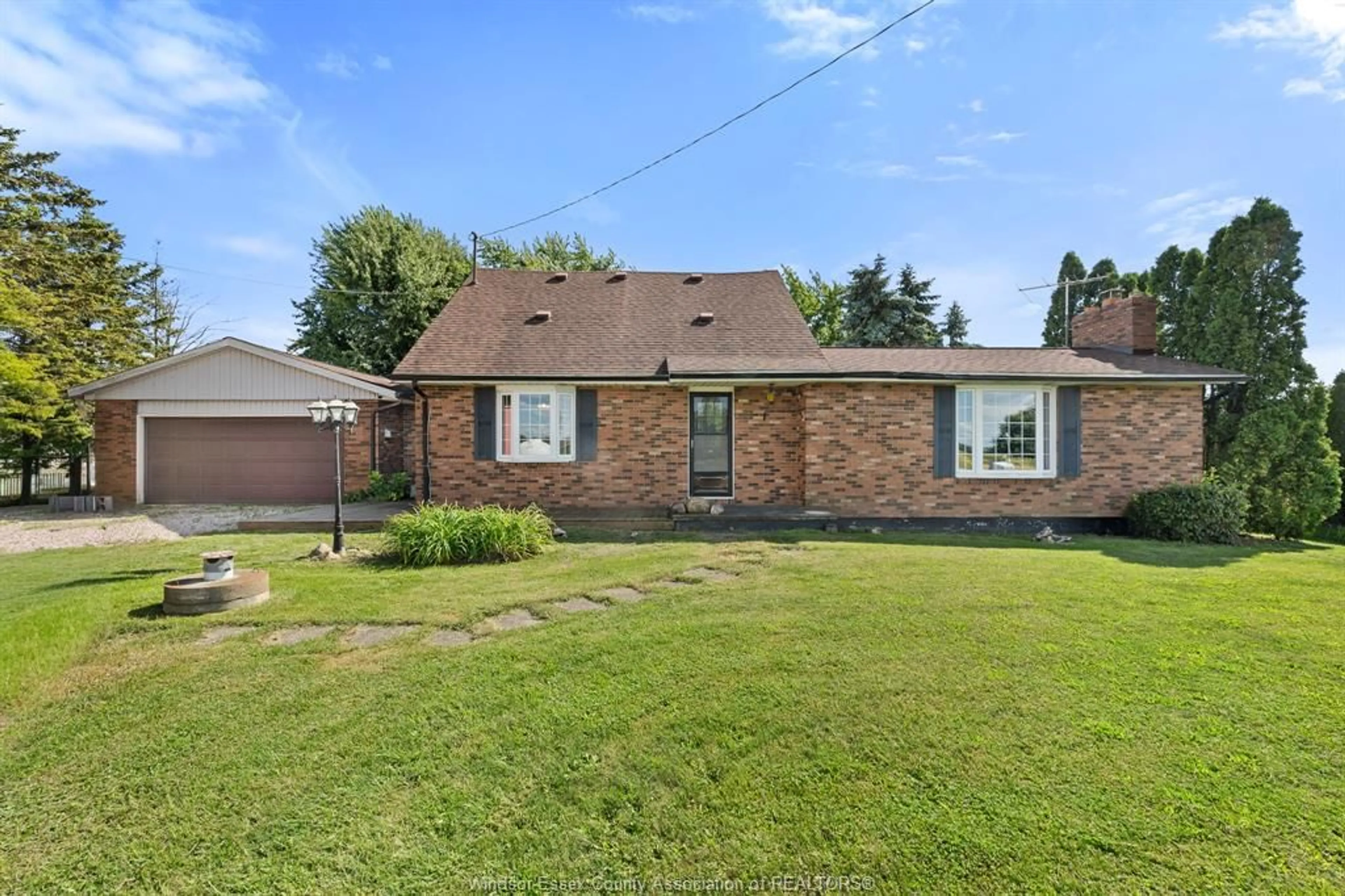 Unknown for 220 ROAD 8 W, Kingsville Ontario N8M 2X5
