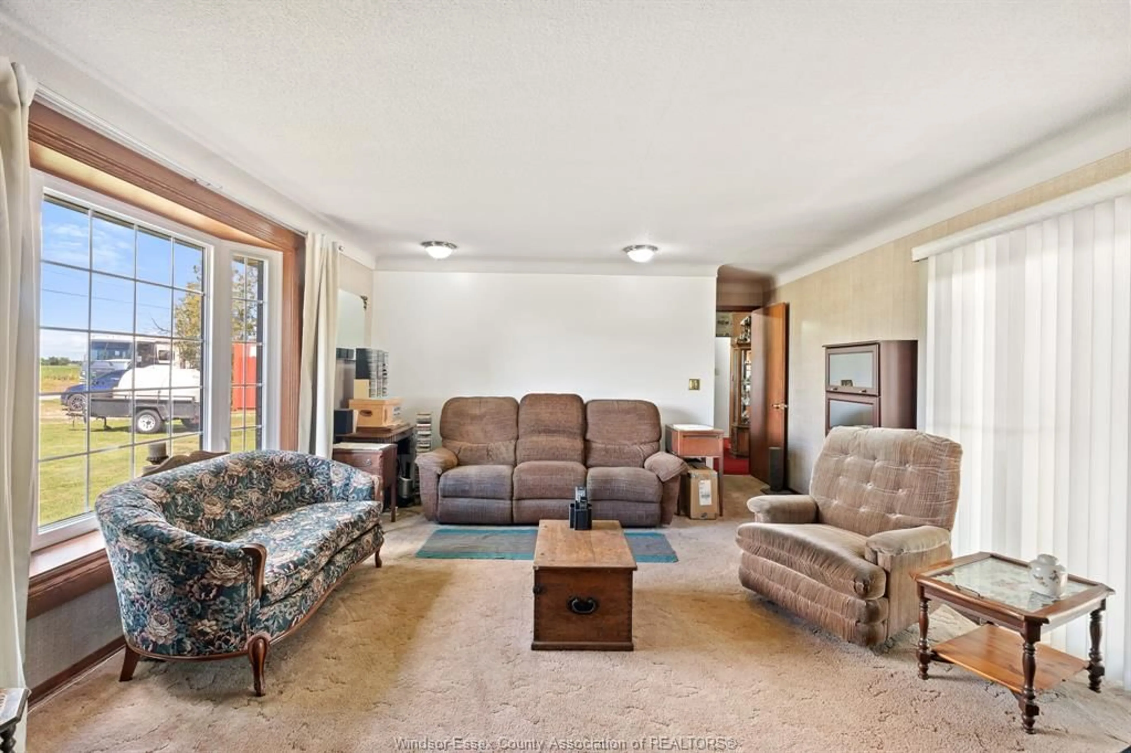 Living room with furniture, unknown for 220 ROAD 8 W, Kingsville Ontario N8M 2X5