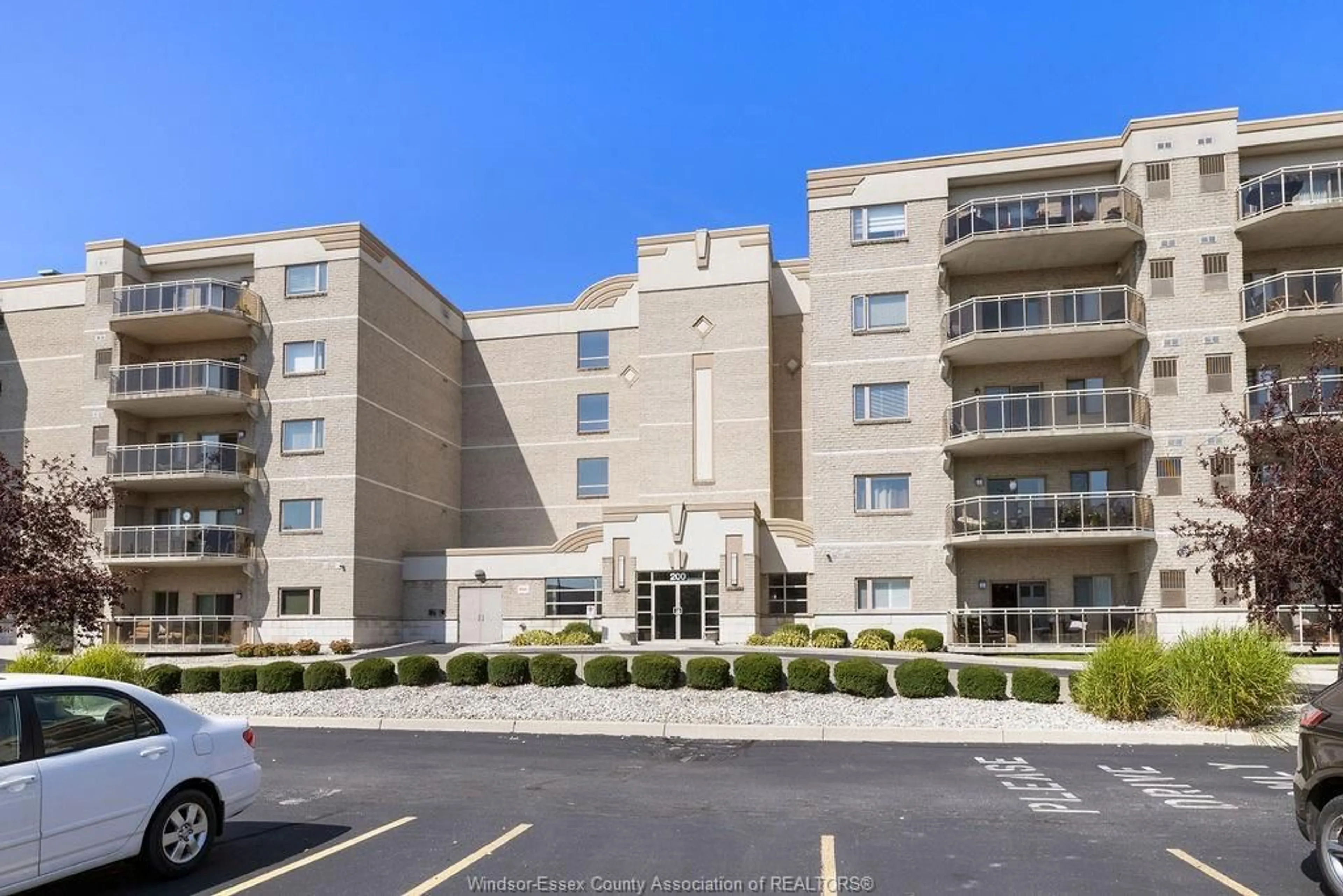 Indoor foyer for 200 MANNING #506, Tecumseh Ontario N8N 0A8