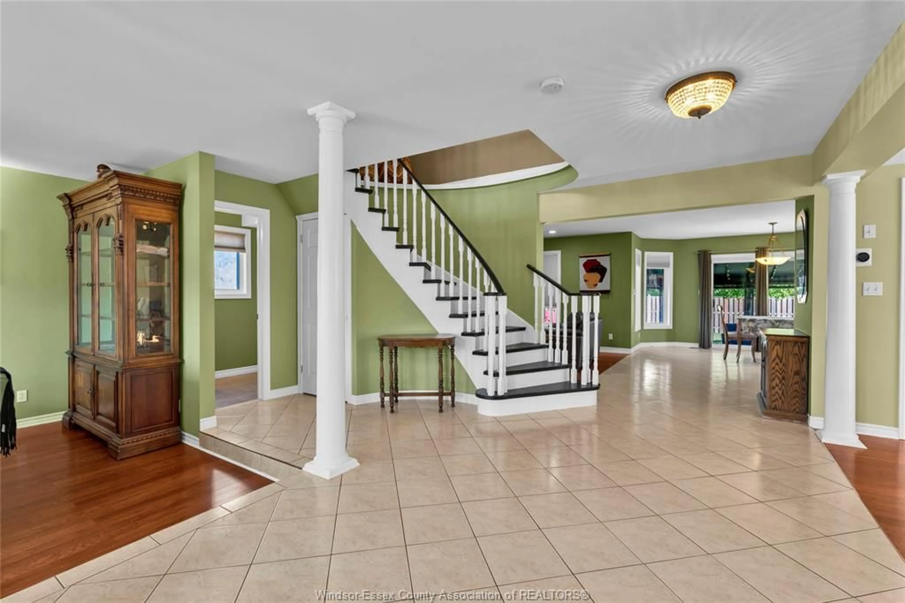 Indoor foyer for 144 SHADY SPRING Cres, Lakeshore Ontario N9K 1E7