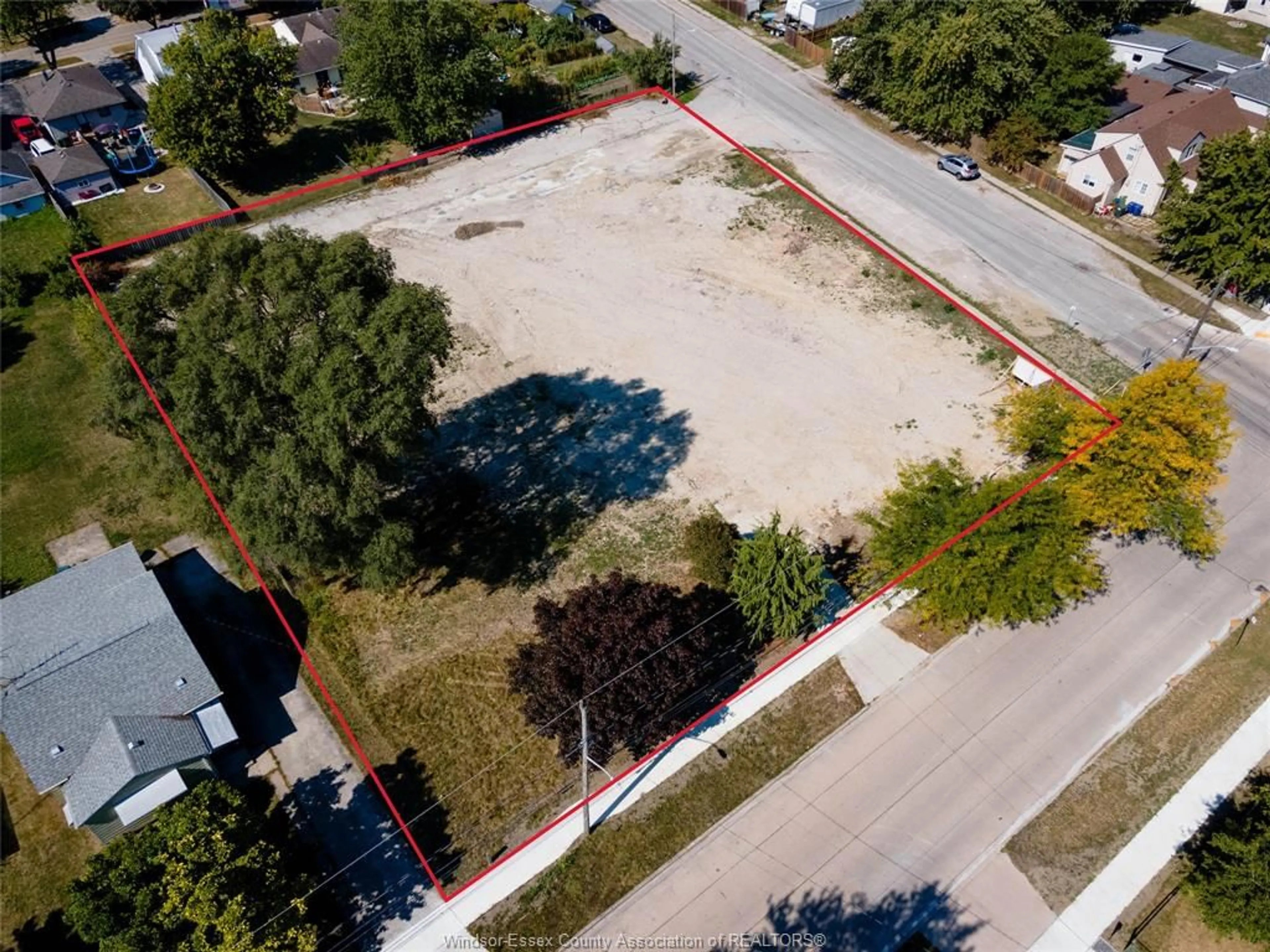A pic from outside/outdoor area/front of a property/back of a property/a pic from drone, street for 2003-2015 BALFOUR Blvd, Windsor Ontario N8T 2S6