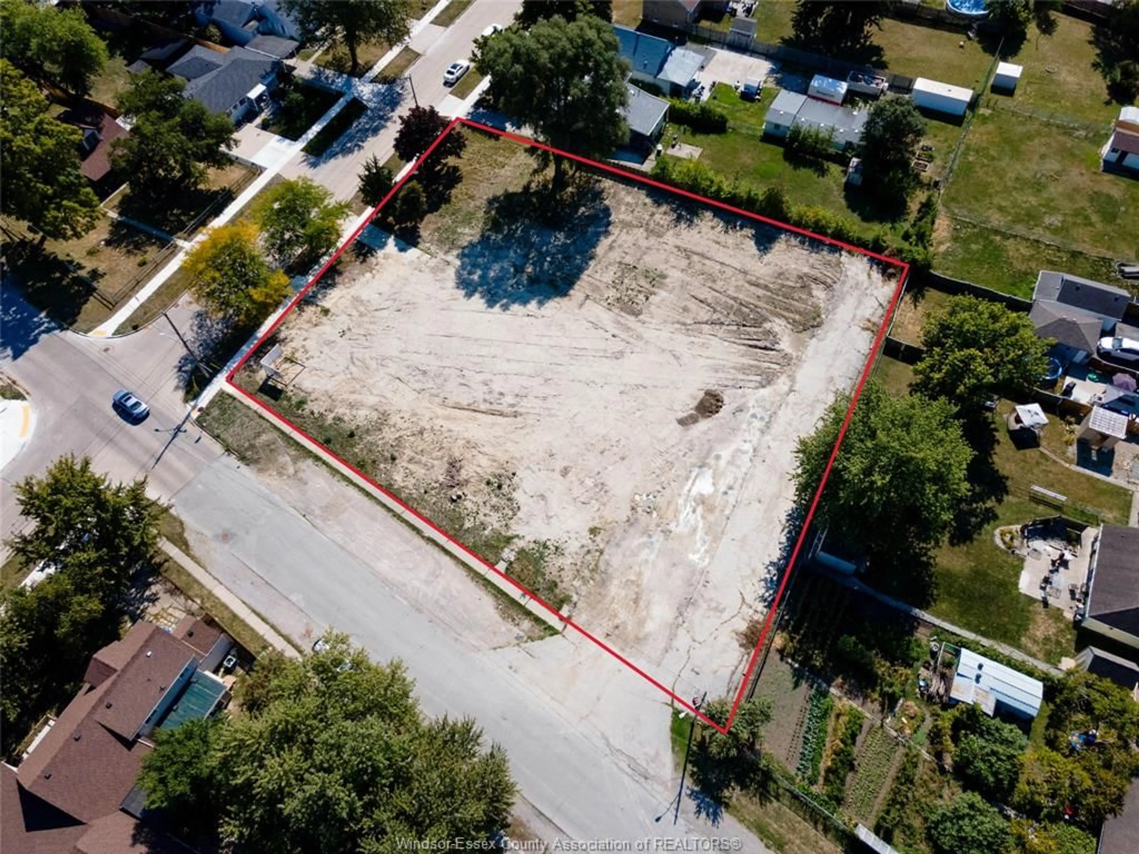 A pic from outside/outdoor area/front of a property/back of a property/a pic from drone, street for 2003-2015 BALFOUR Blvd, Windsor Ontario N8T 2S6