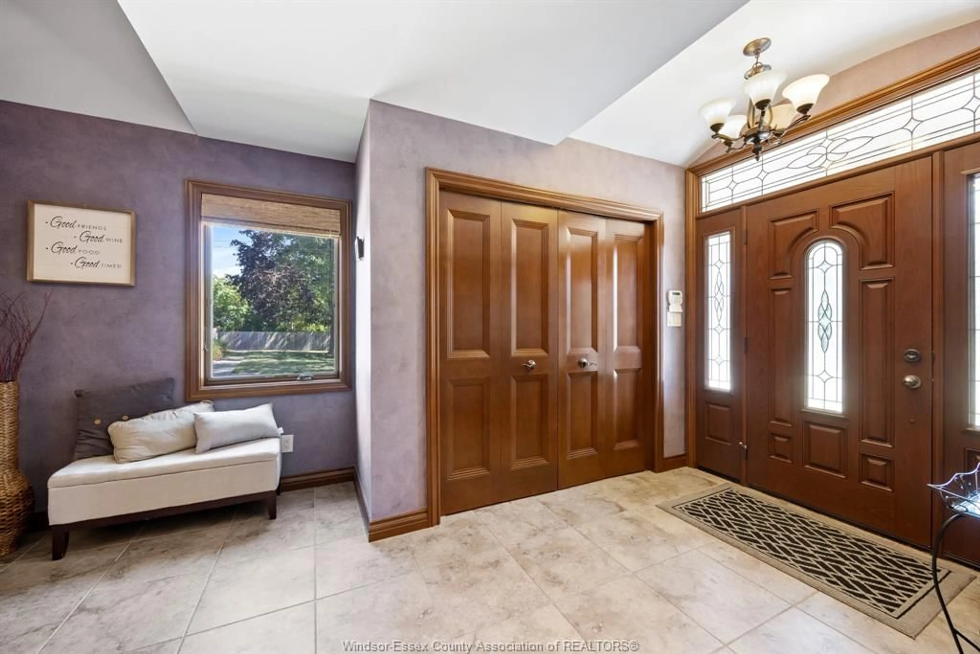 Indoor entryway for 1820 GRAND MARAIS ROAD E, Windsor Ontario N8W 1W2