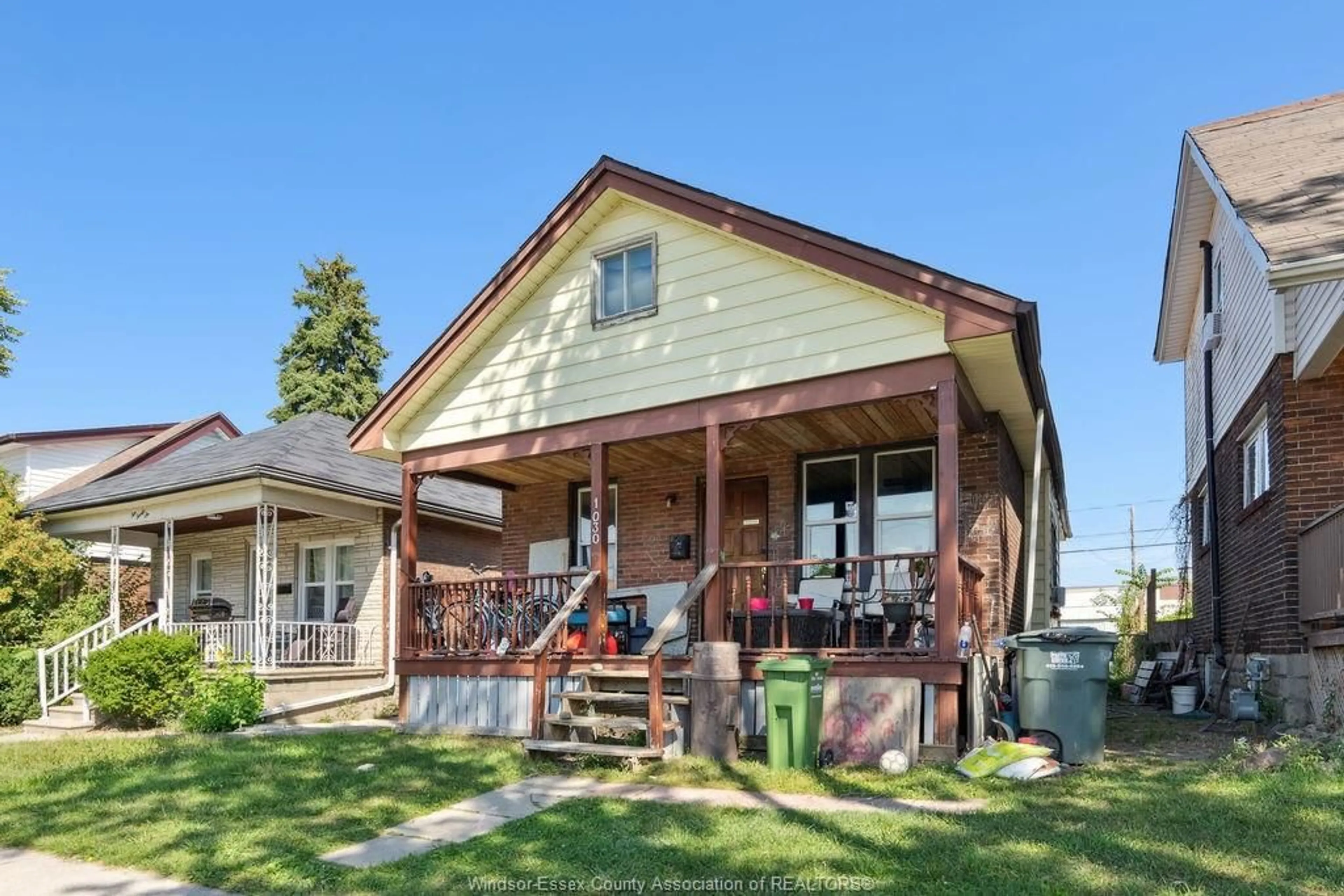 Unknown for 1030 OAK St, Windsor Ontario N9A 5G4