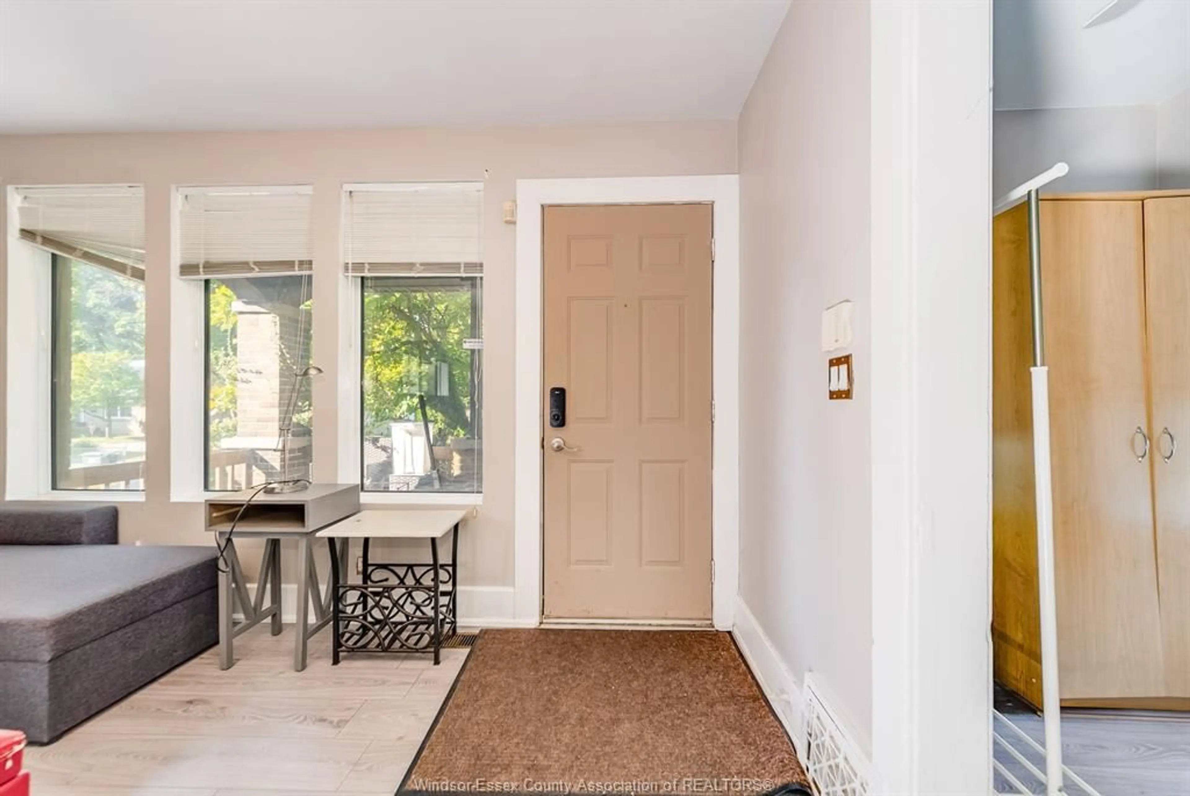 Indoor entryway for 126 RANKIN Ave, Windsor Ontario N9B 2R5