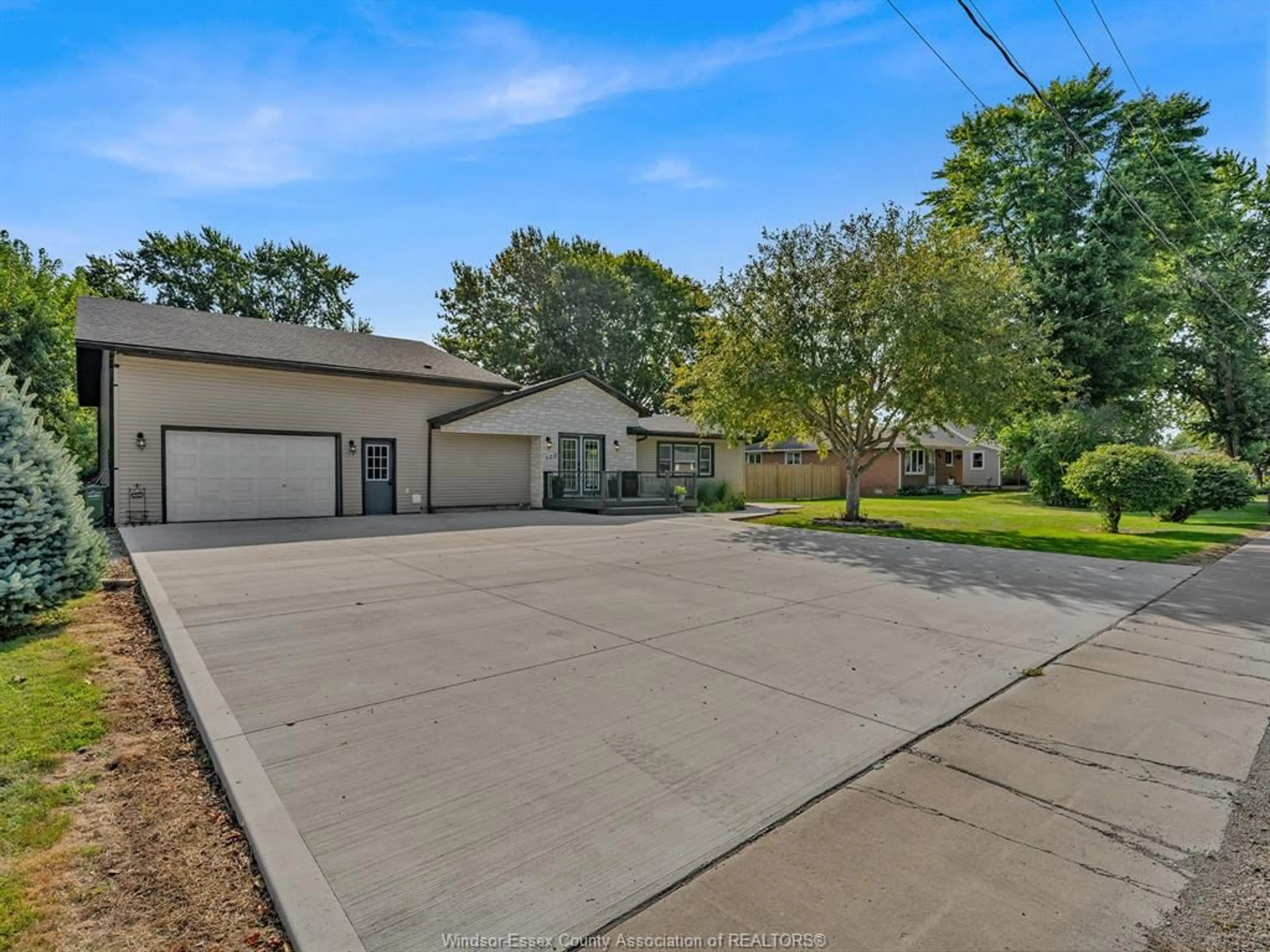 A pic from outside/outdoor area/front of a property/back of a property/a pic from drone, street for 320 MAPLE St, Stoney Point Ontario N0R 1N0