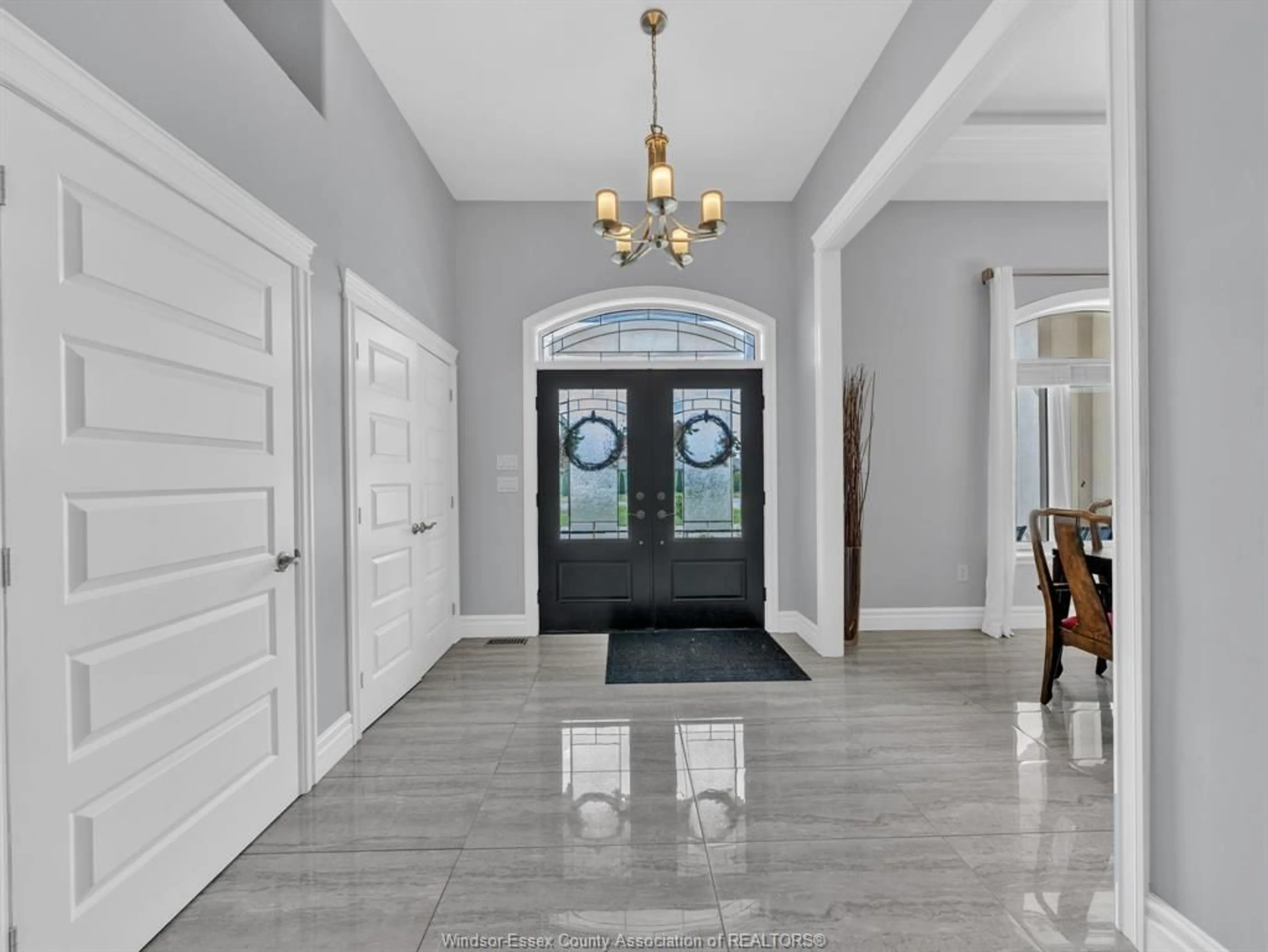 Indoor entryway for 6060 Matchette, LaSalle Ontario N9J 3V9