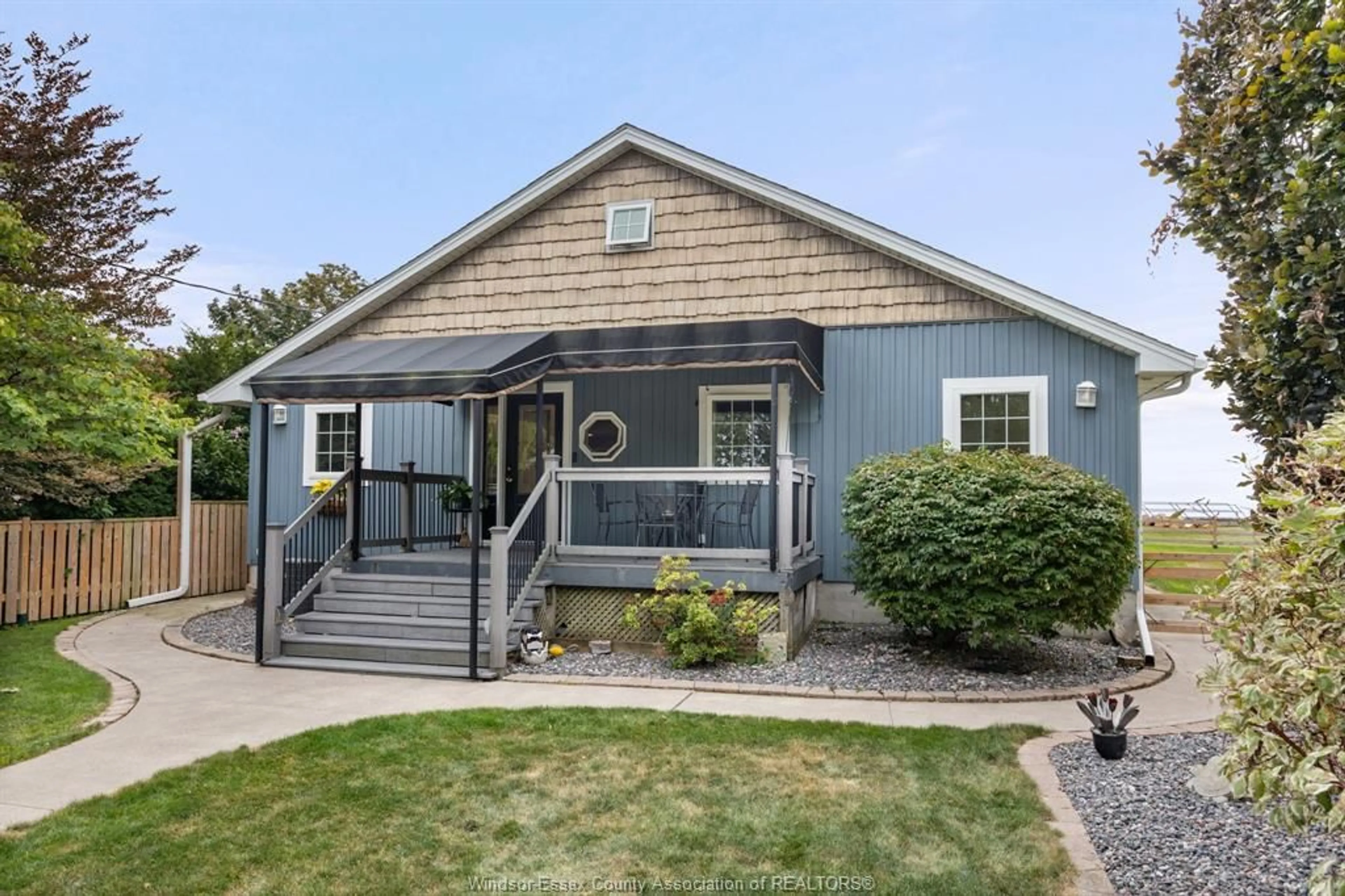 Home with vinyl exterior material, unknown for 1955 CHELSEA Cres, Kingsville Ontario N9Y 3X4