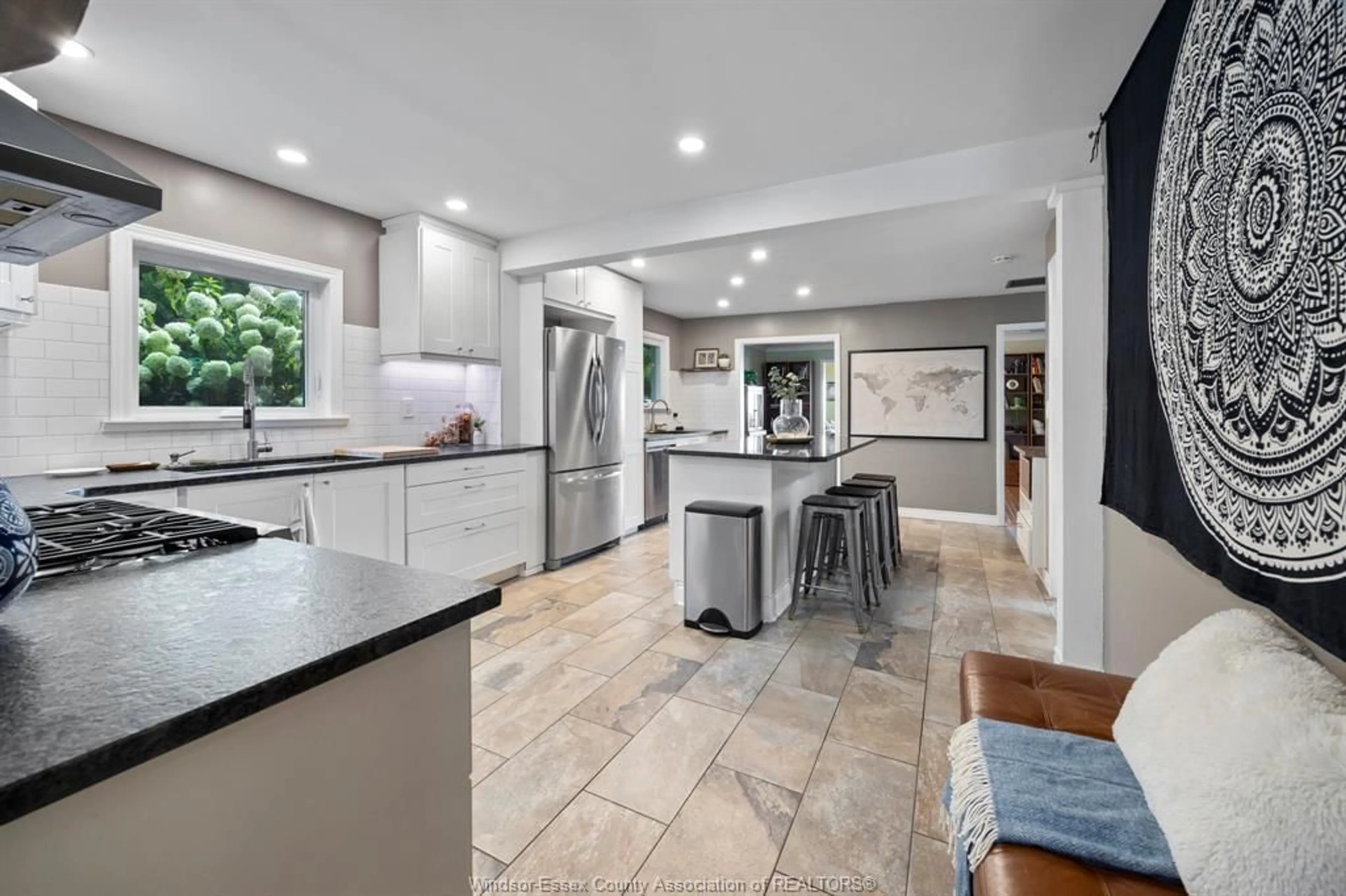Open concept kitchen, ceramic/tile floor for 1955 CHELSEA Cres, Kingsville Ontario N9Y 3X4