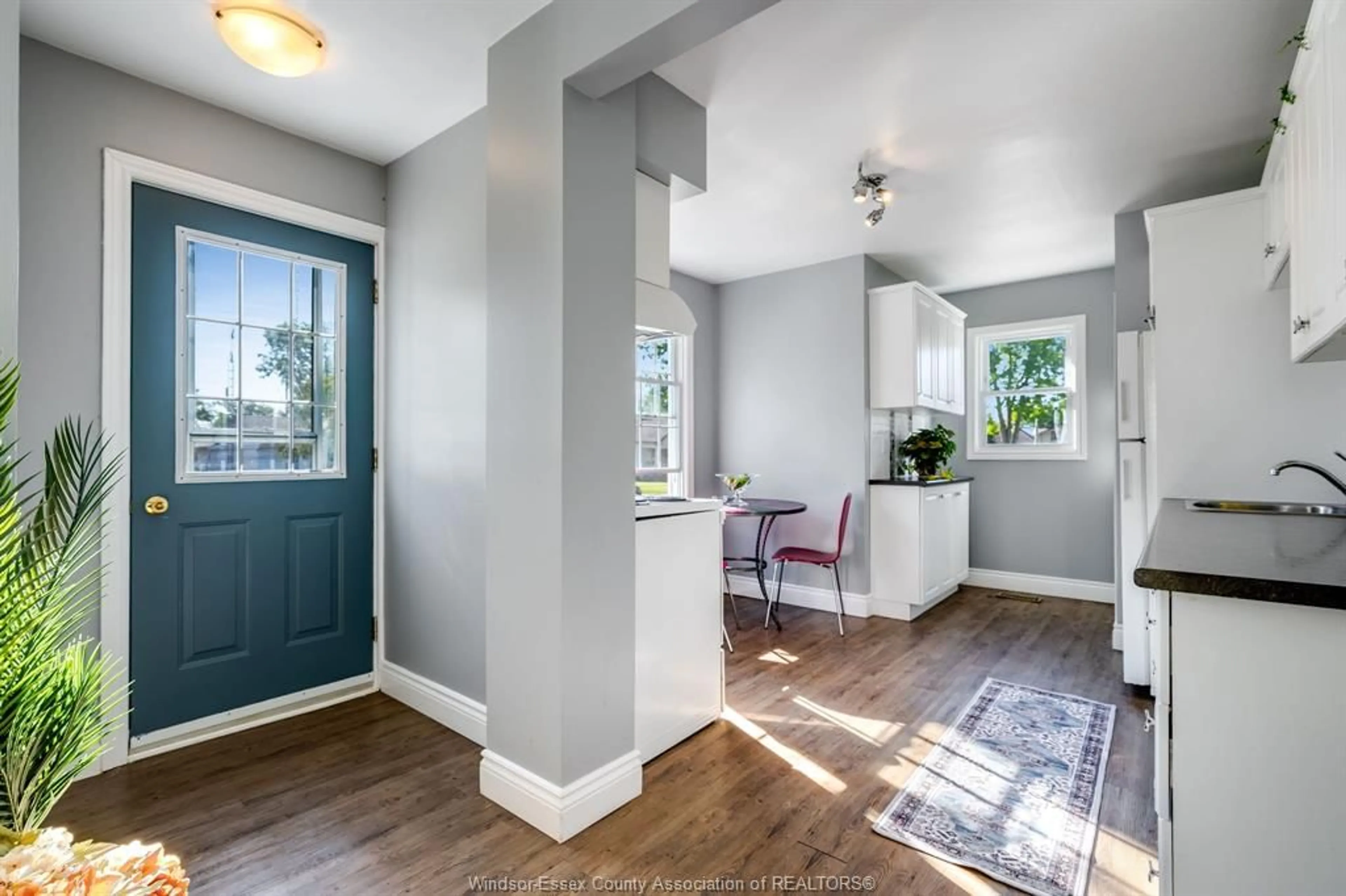 Indoor entryway for 11 JONES, Leamington Ontario N8H 2R7