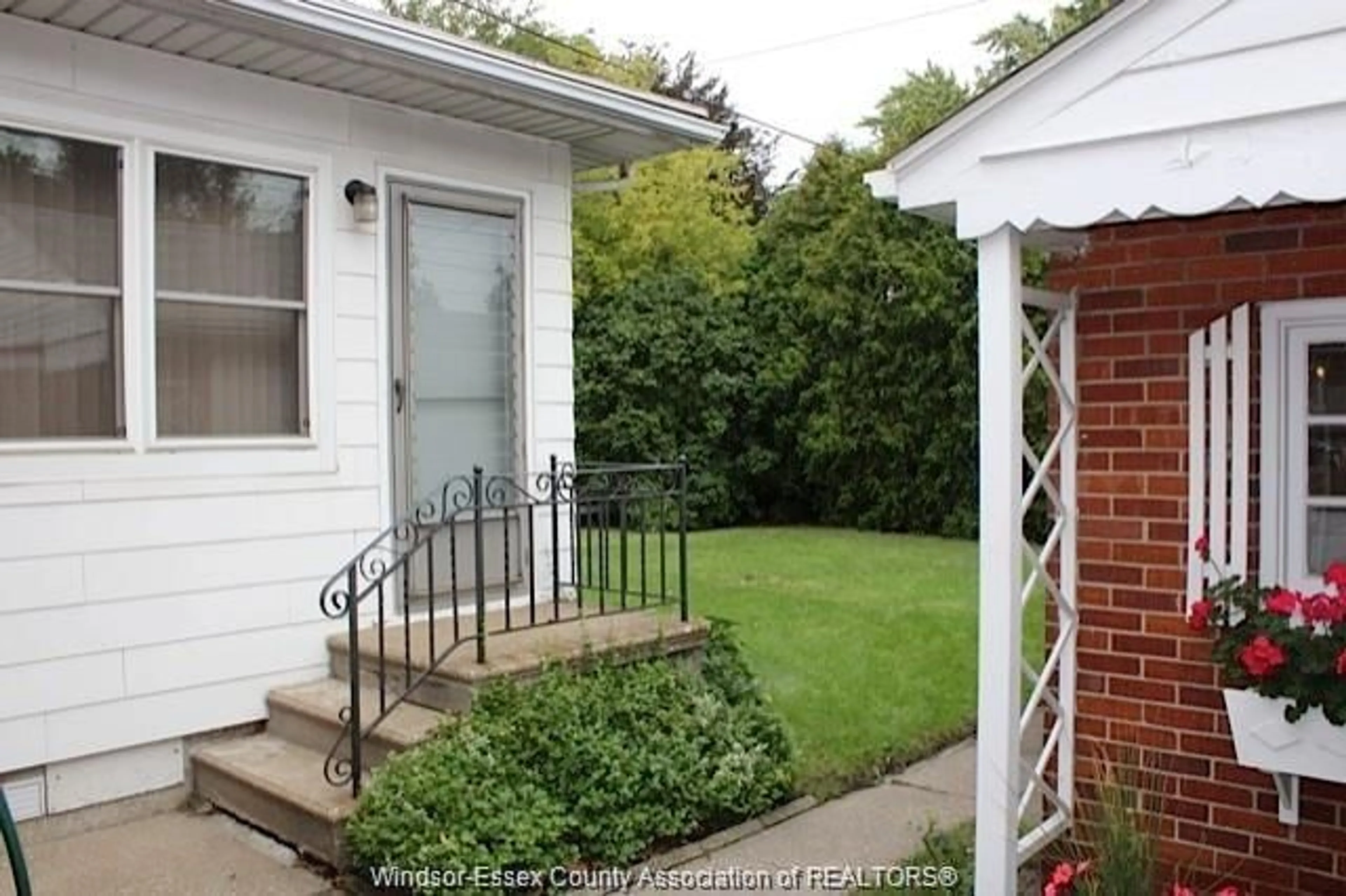 Unknown for 2724 DOMINION BLVD, Windsor Ontario N9E 2M6