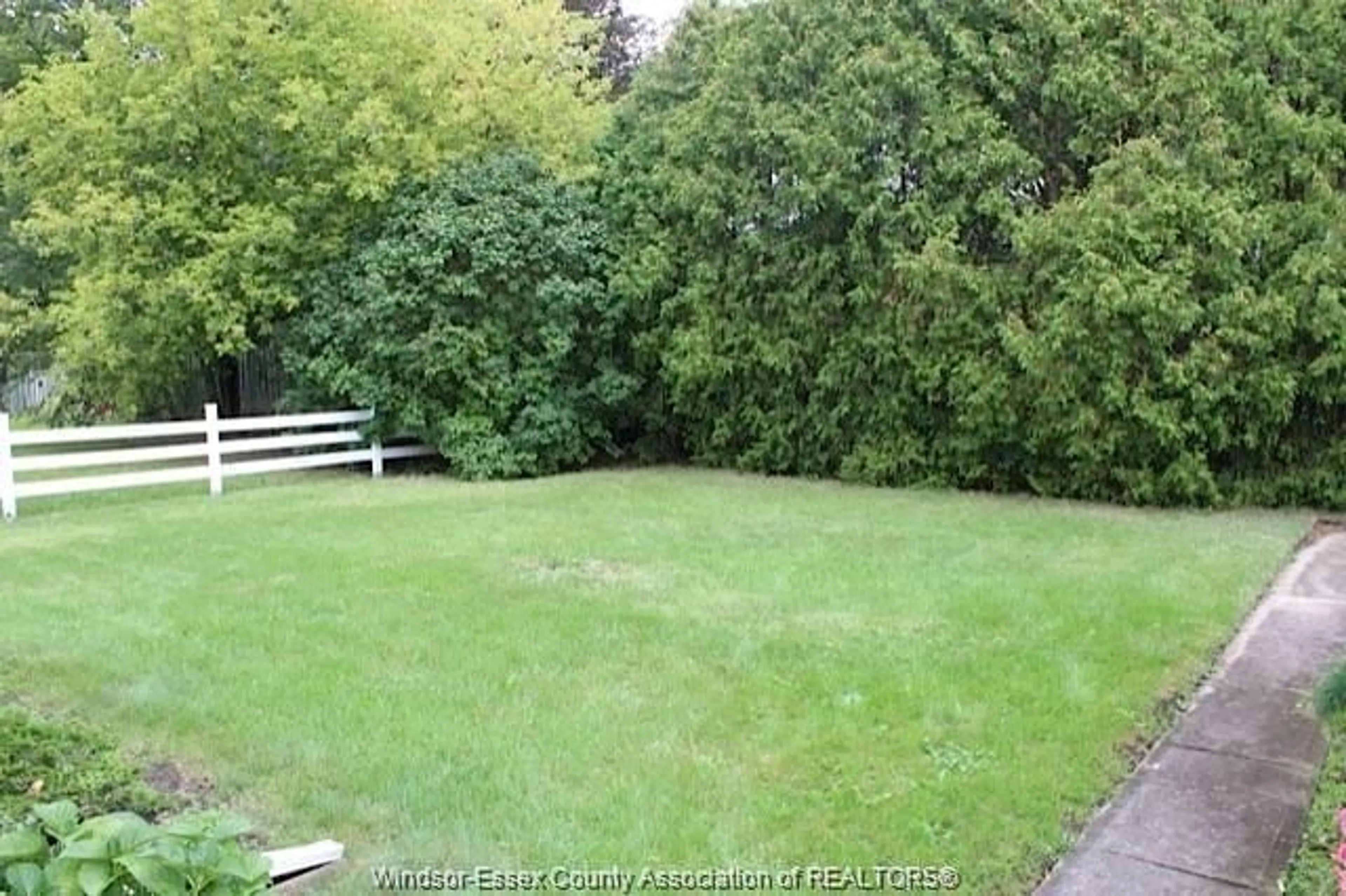 A pic from outside/outdoor area/front of a property/back of a property/a pic from drone, forest/trees view for 2724 DOMINION BLVD, Windsor Ontario N9E 2M6